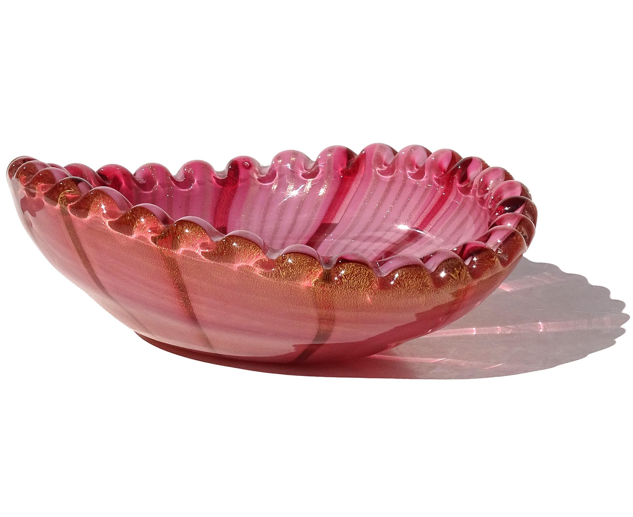 Tazón decorativo de cristal artístico italiano de Murano con cintas de aventurina rosa y motas doradas Italiano en venta