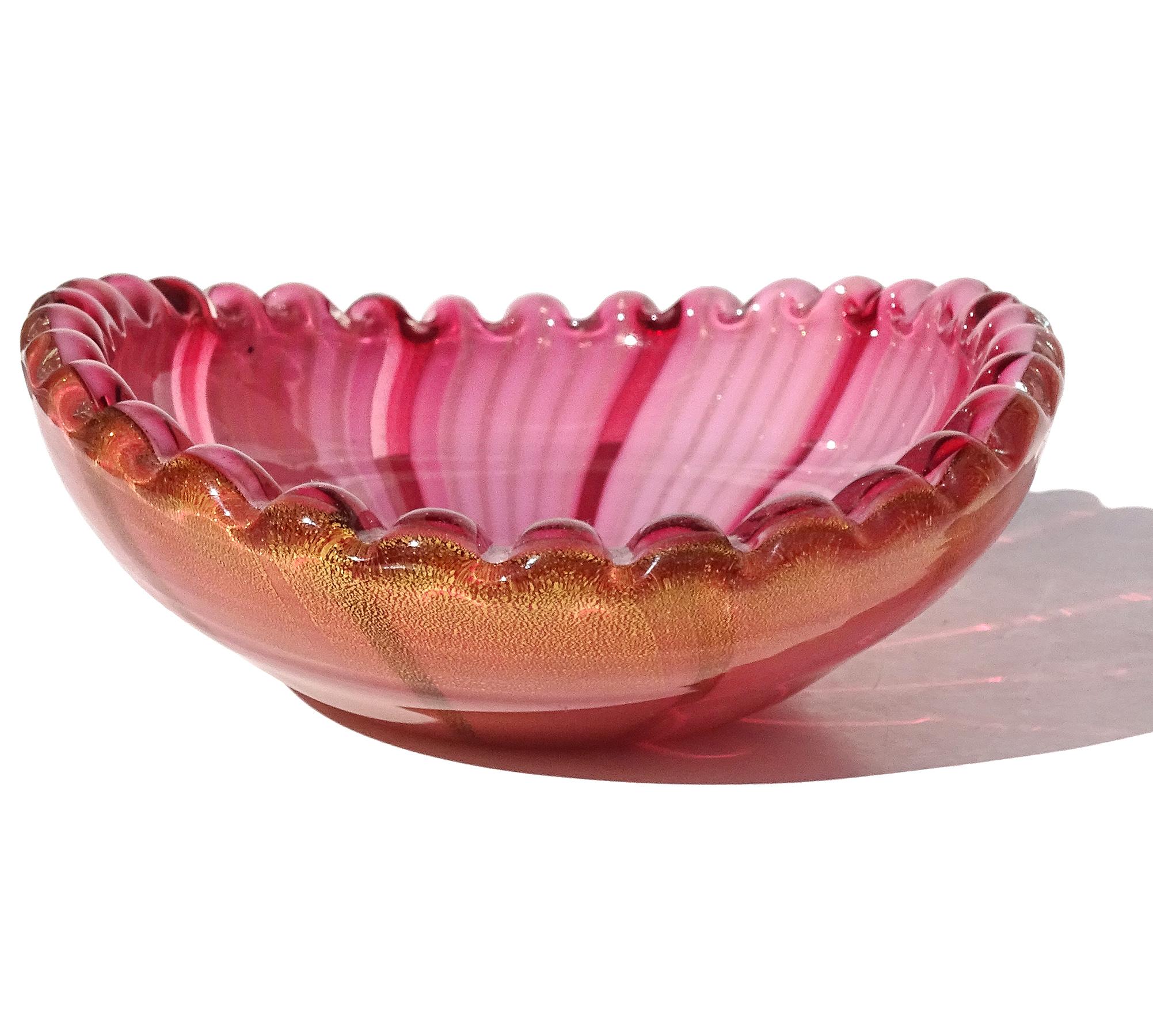 Tazón decorativo de cristal artístico italiano de Murano con cintas de aventurina rosa y motas doradas Vidrio artístico en venta