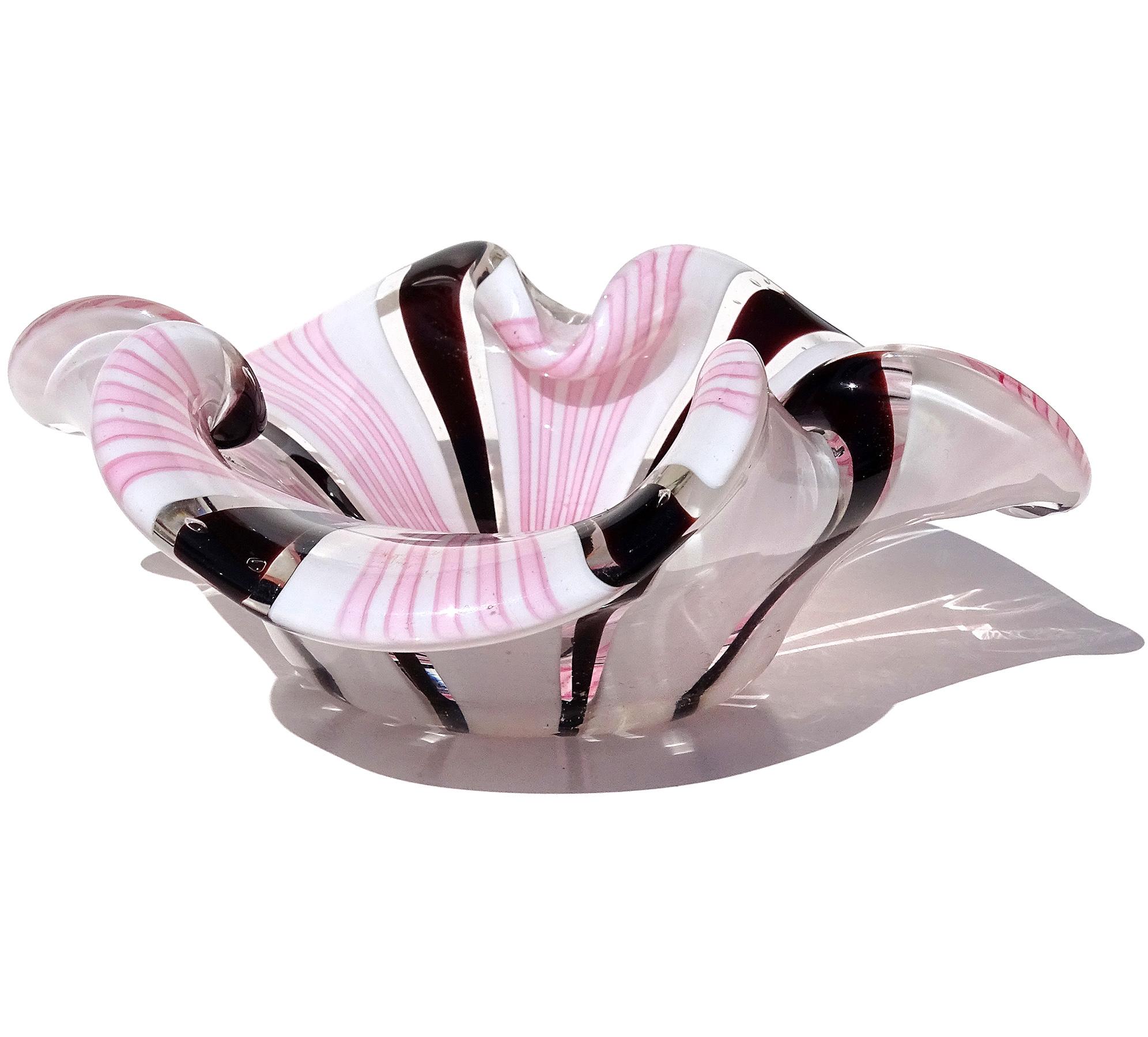 Fait main Murano Pink Black White Alternating Ribbons Italian Art Glass Decorative Bowl (bol décoratif en verre d'art italien) en vente
