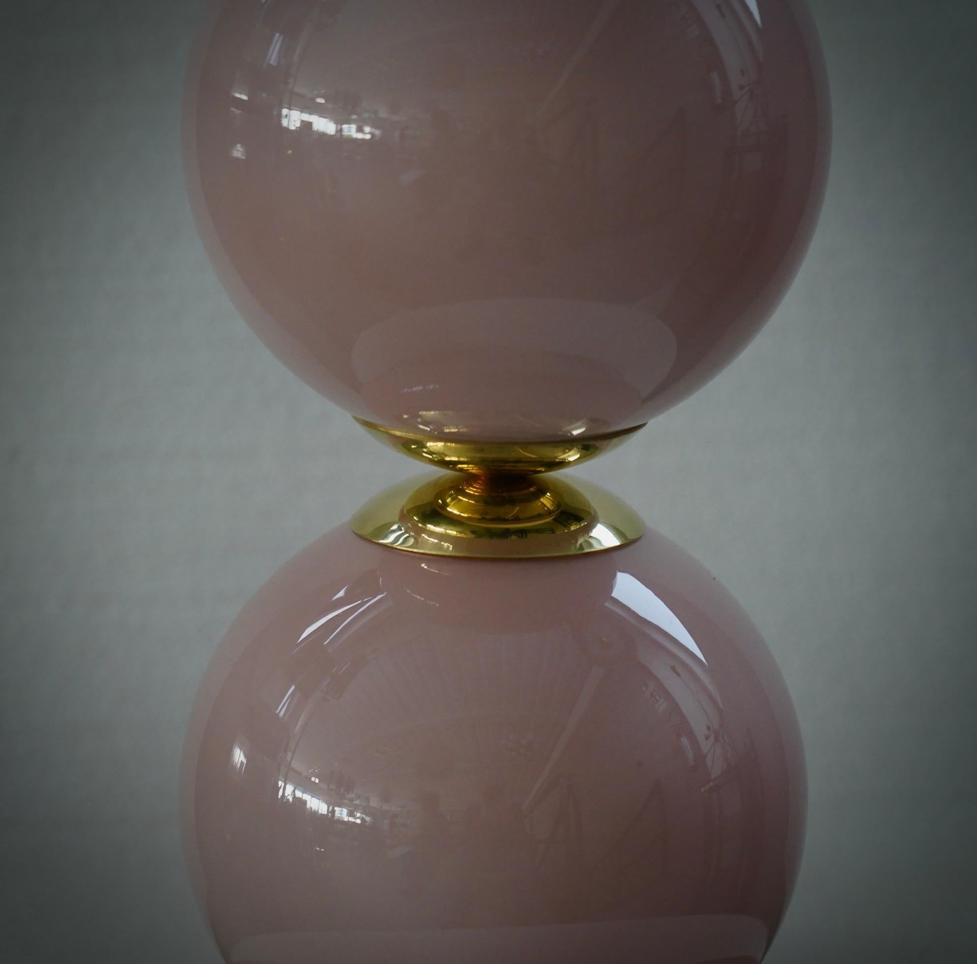 Lampes de table du milieu du siècle en verre soufflé rose et laiton de Murano, 2020. Bon état - En vente à Rome, IT