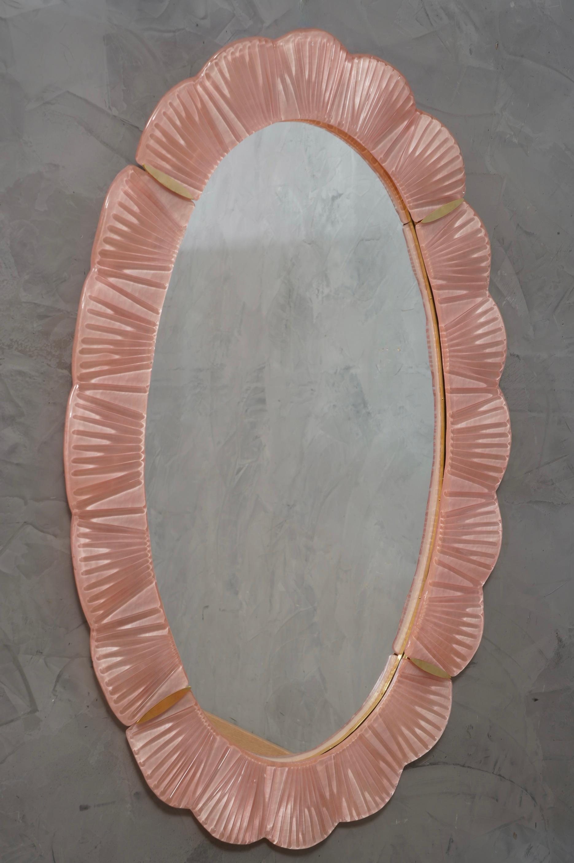 Wandspiegel aus rosa Muranoglas und Messing, 1990 (Ende des 20. Jahrhunderts) im Angebot
