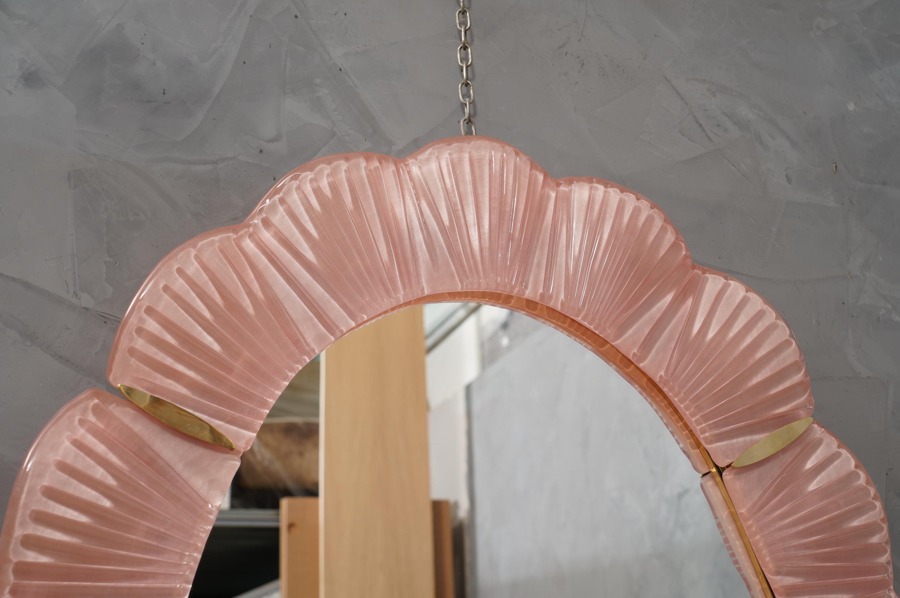 Console / Miroir mural de Murano en verre rose et laiton, 1990 en vente 1