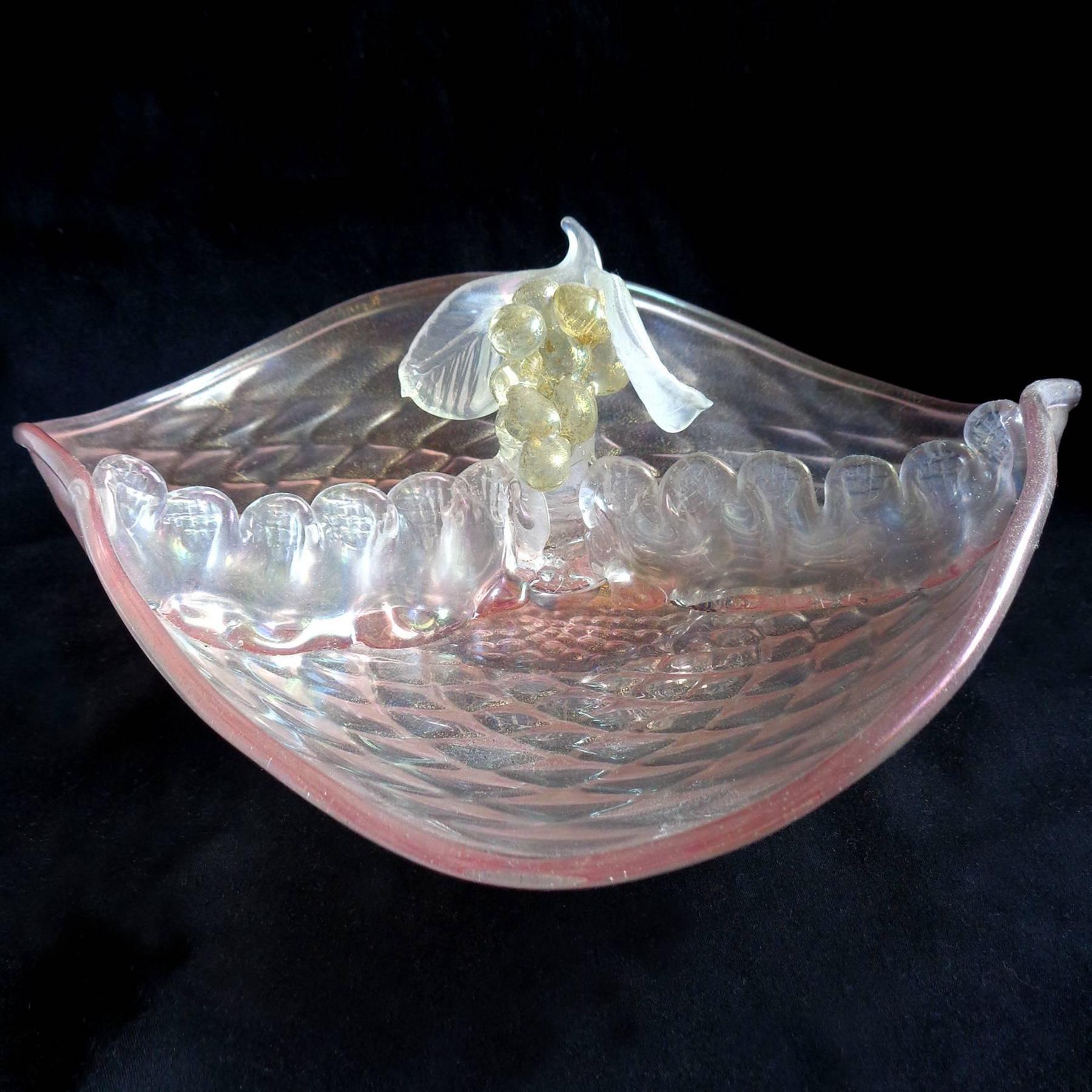 Cuenco de Murano de vidrio artístico italiano acolchado con motas doradas de ópalo rosa iridiscente Italiano en venta