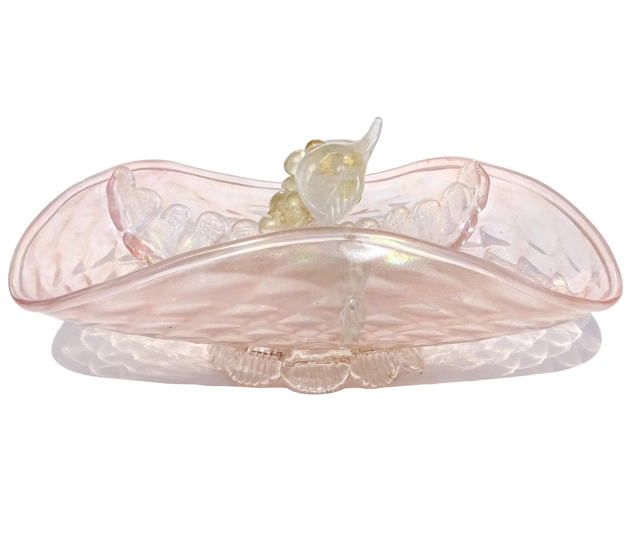 Cuenco de Murano de vidrio artístico italiano acolchado con motas doradas de ópalo rosa iridiscente Hecho a mano en venta