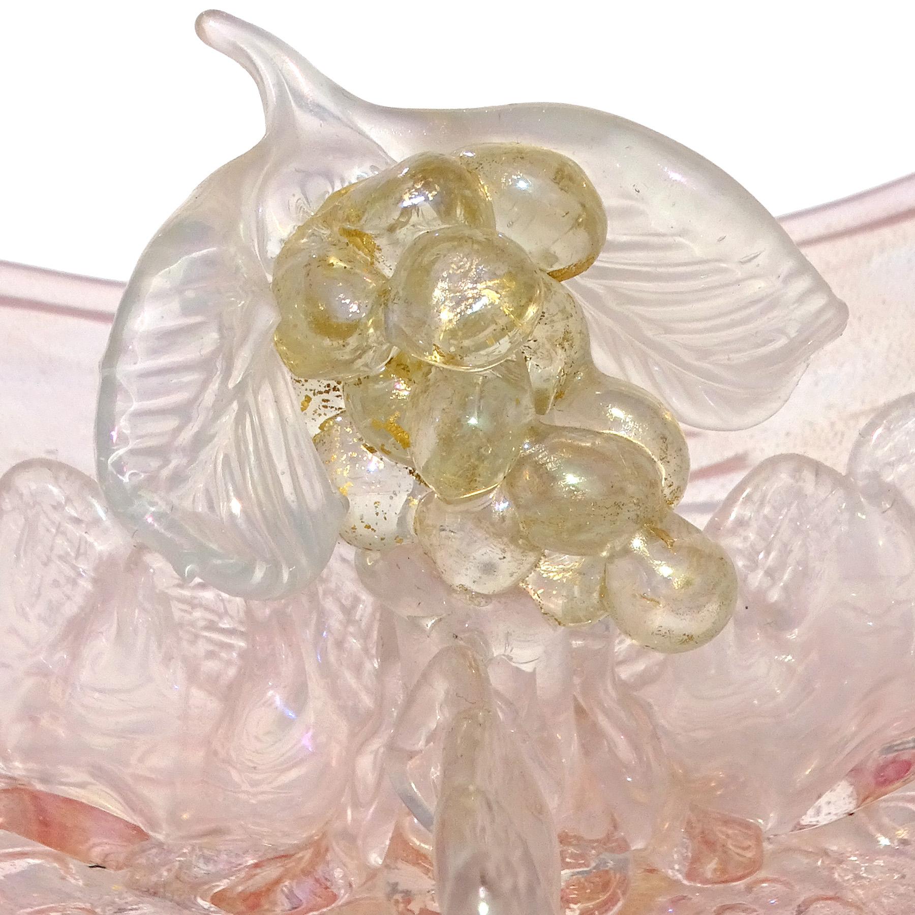 Cuenco de Murano de vidrio artístico italiano acolchado con motas doradas de ópalo rosa iridiscente siglo XX en venta