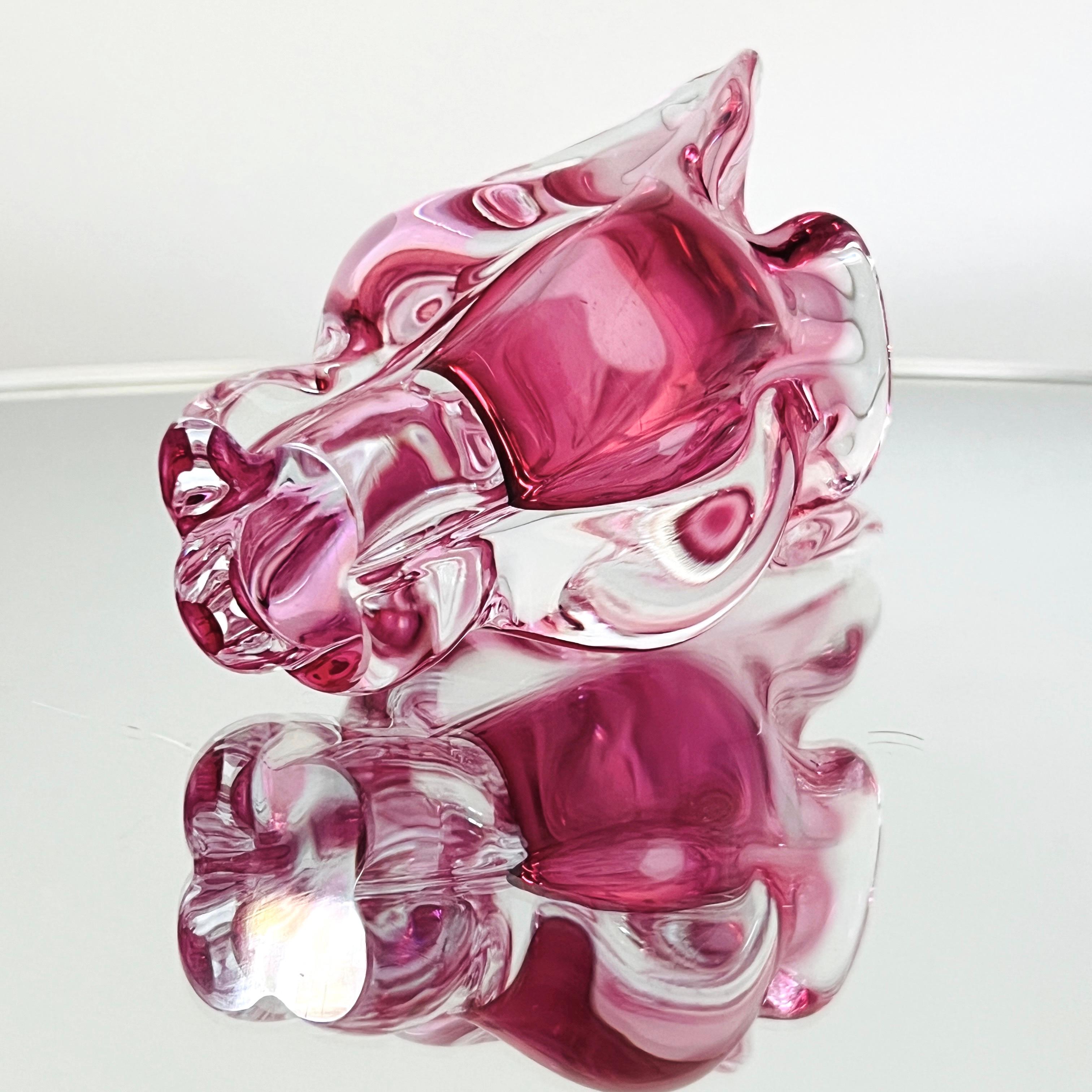 Hand-Crafted Murano Pink Violet Bud Vase with Tulip Shape, circa. 1950s