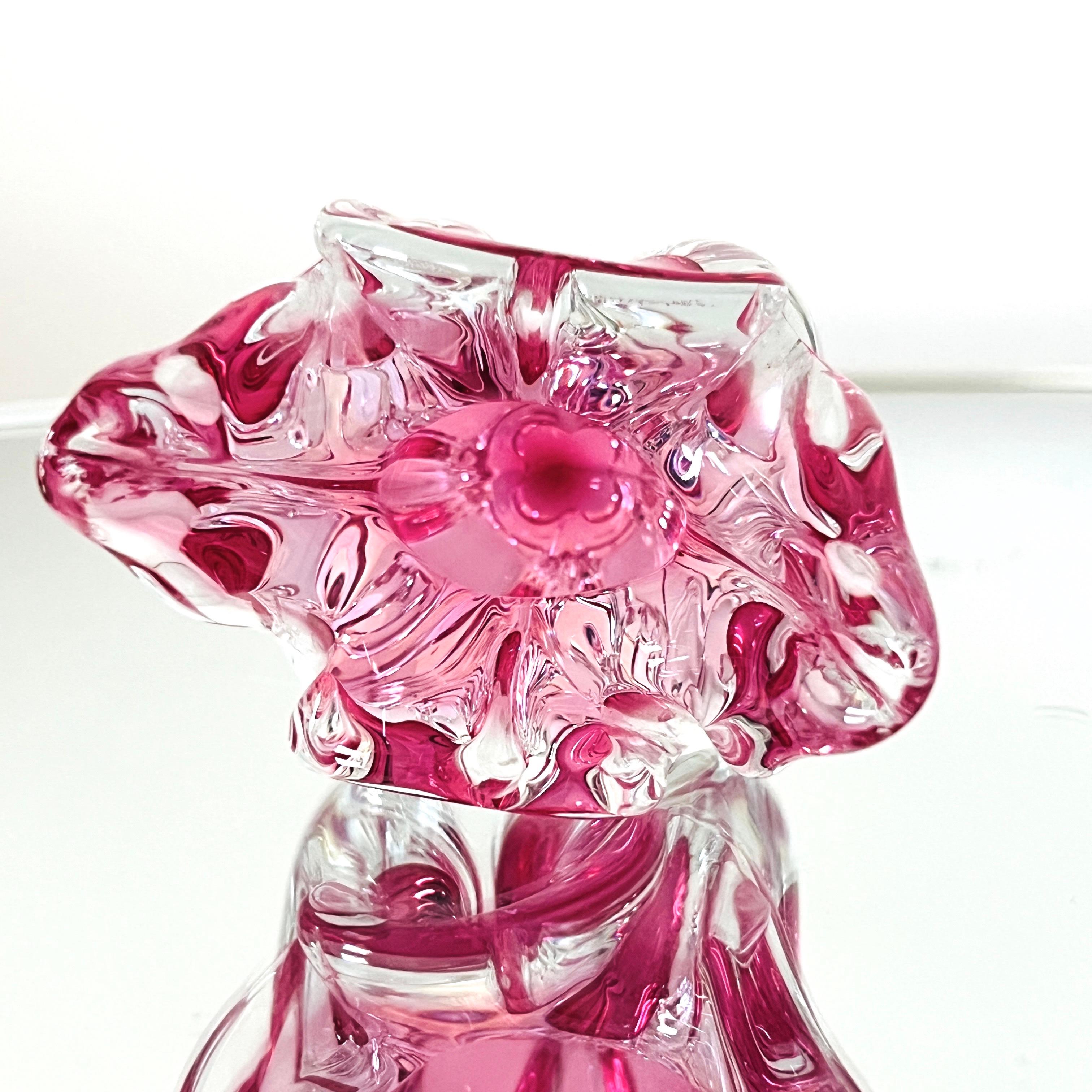 Murano Pink Violet Bud Vase with Tulip Shape, circa. 1950s In Good Condition In Fort Lauderdale, FL