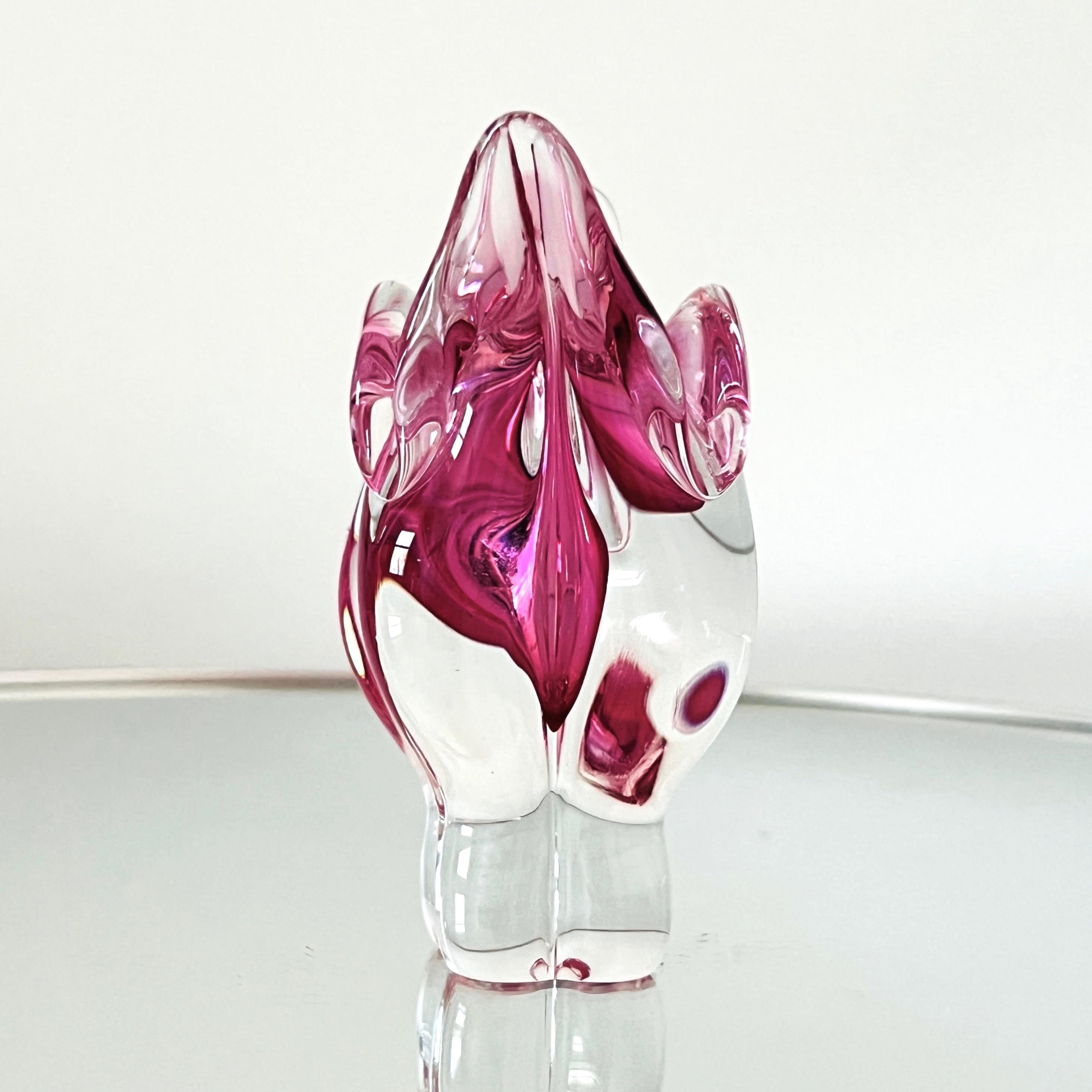 Mid-20th Century Murano Pink Violet Bud Vase with Tulip Shape, circa. 1950s