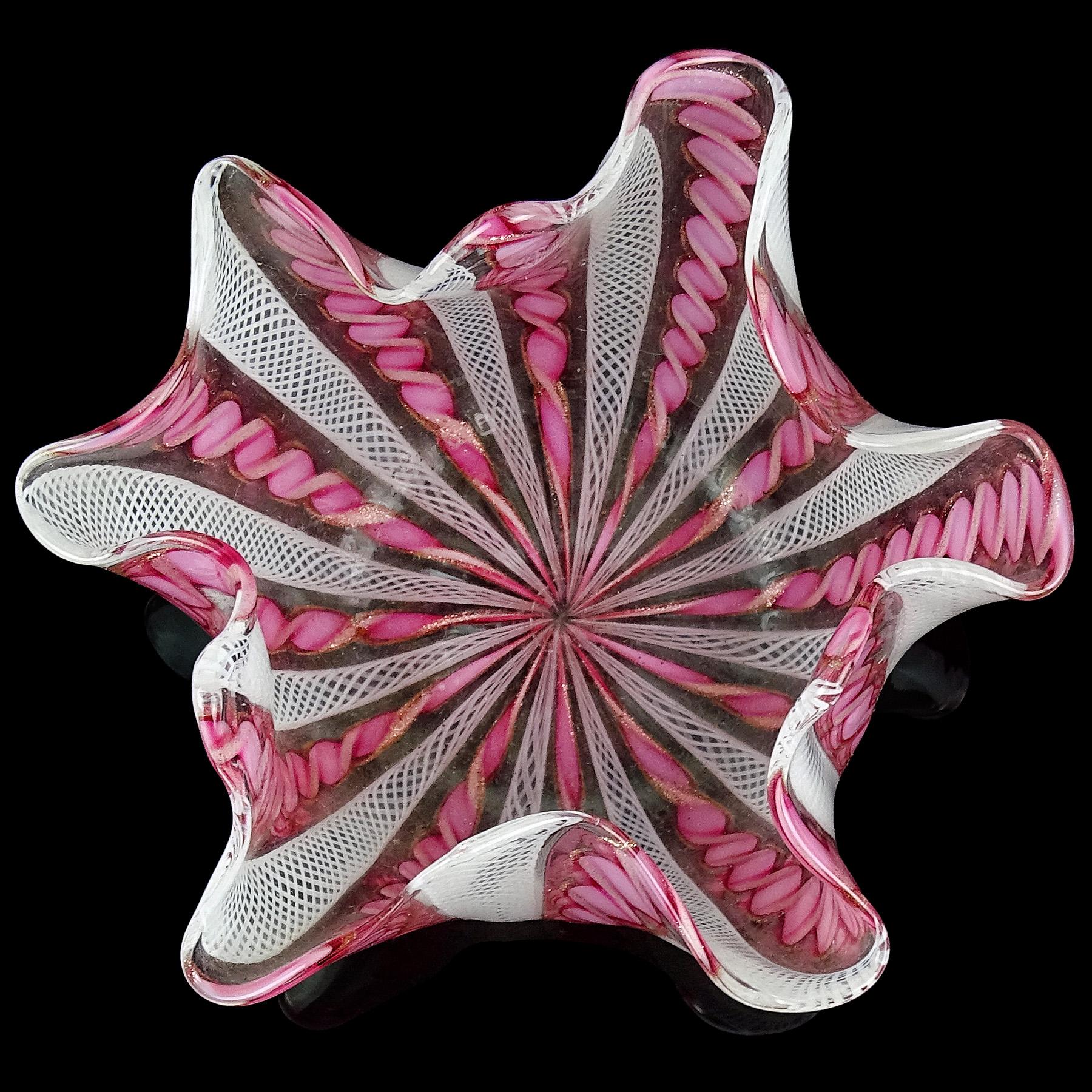 Vaso Fazzoletto in vetro artistico italiano di Murano rosa bianco a fiocchi di avventurina In condizioni buone in vendita a Kissimmee, FL
