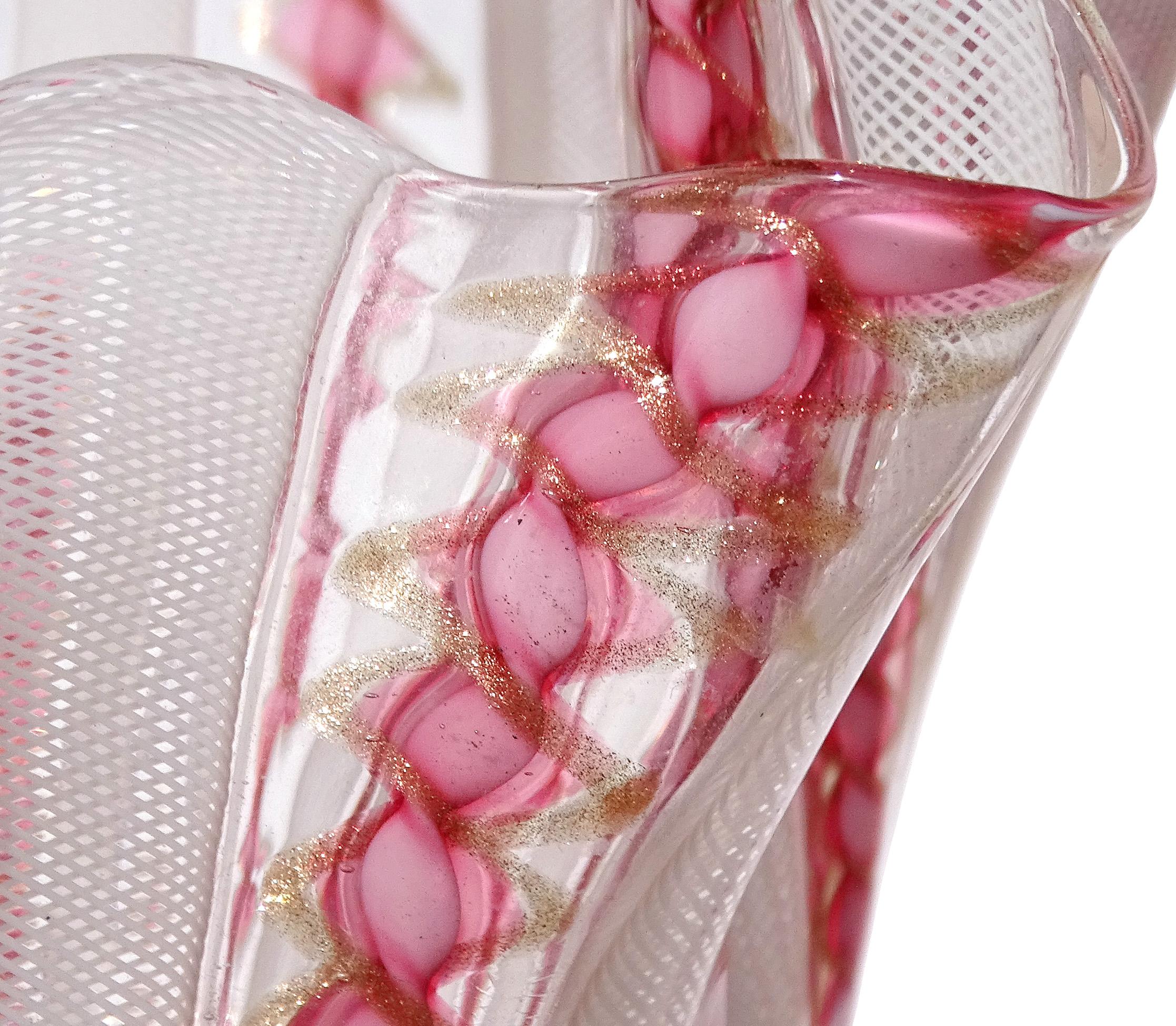 Vaso Fazzoletto in vetro artistico italiano di Murano rosa bianco a fiocchi di avventurina In condizioni buone in vendita a Kissimmee, FL