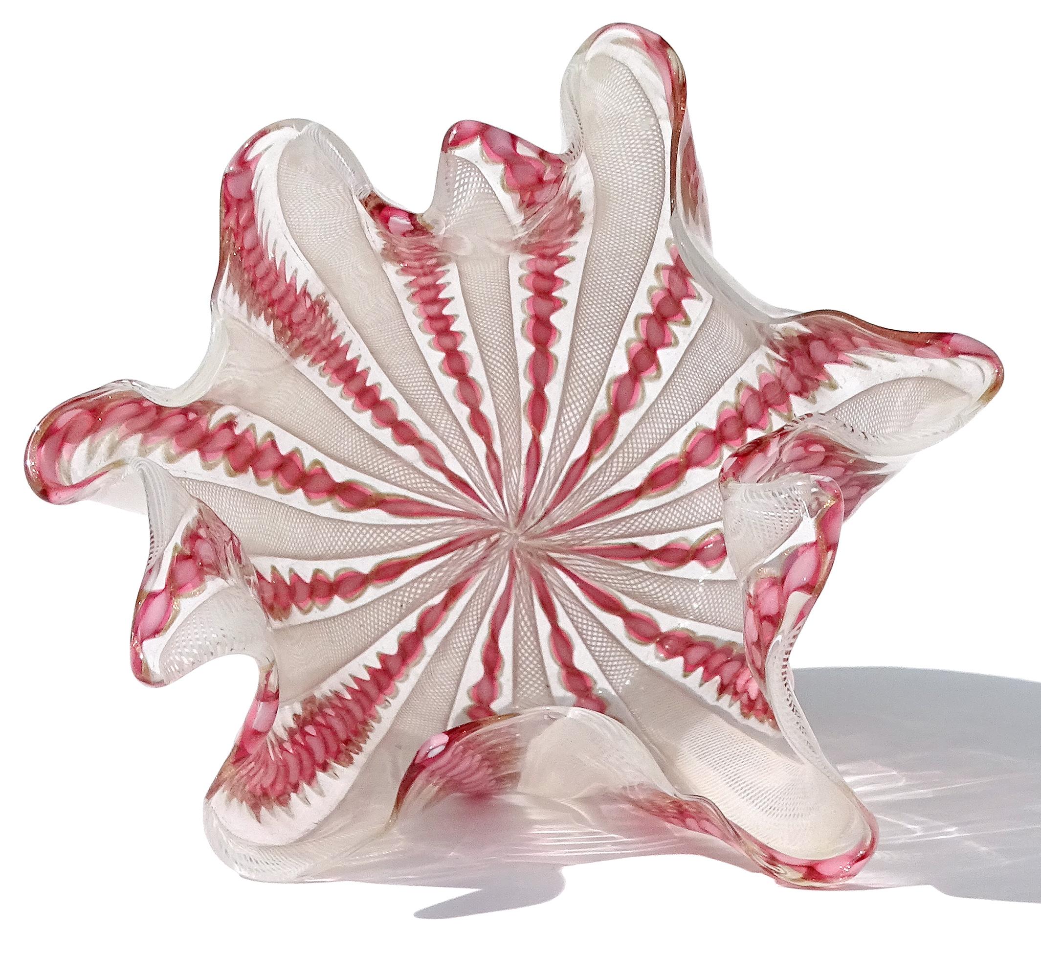 XX secolo Vaso Fazzoletto in vetro artistico italiano di Murano rosa bianco a fiocchi di avventurina in vendita