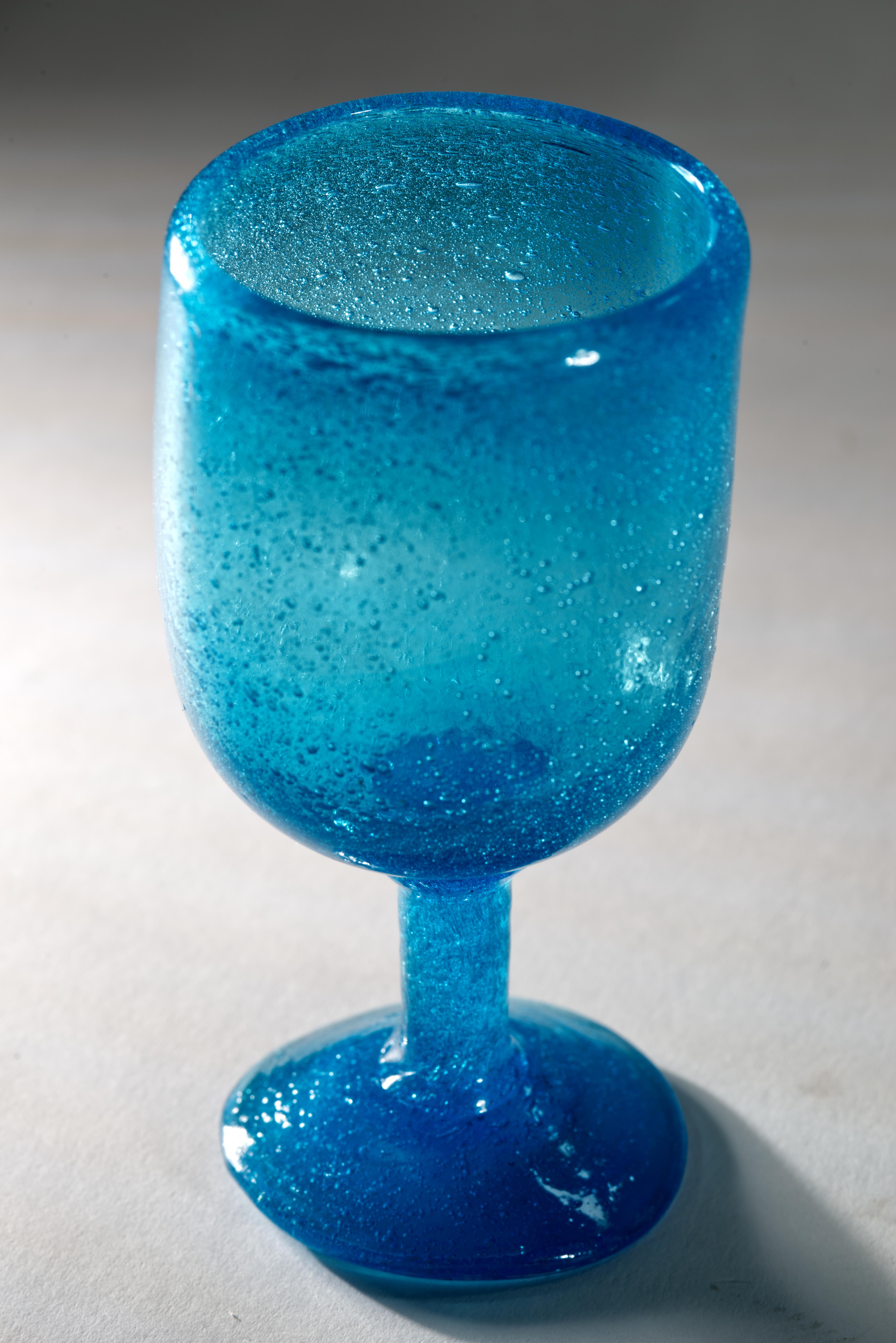 Murano Pulegoso Blue Art Glass Decanter and 6 Footed Glasses For Sale 3