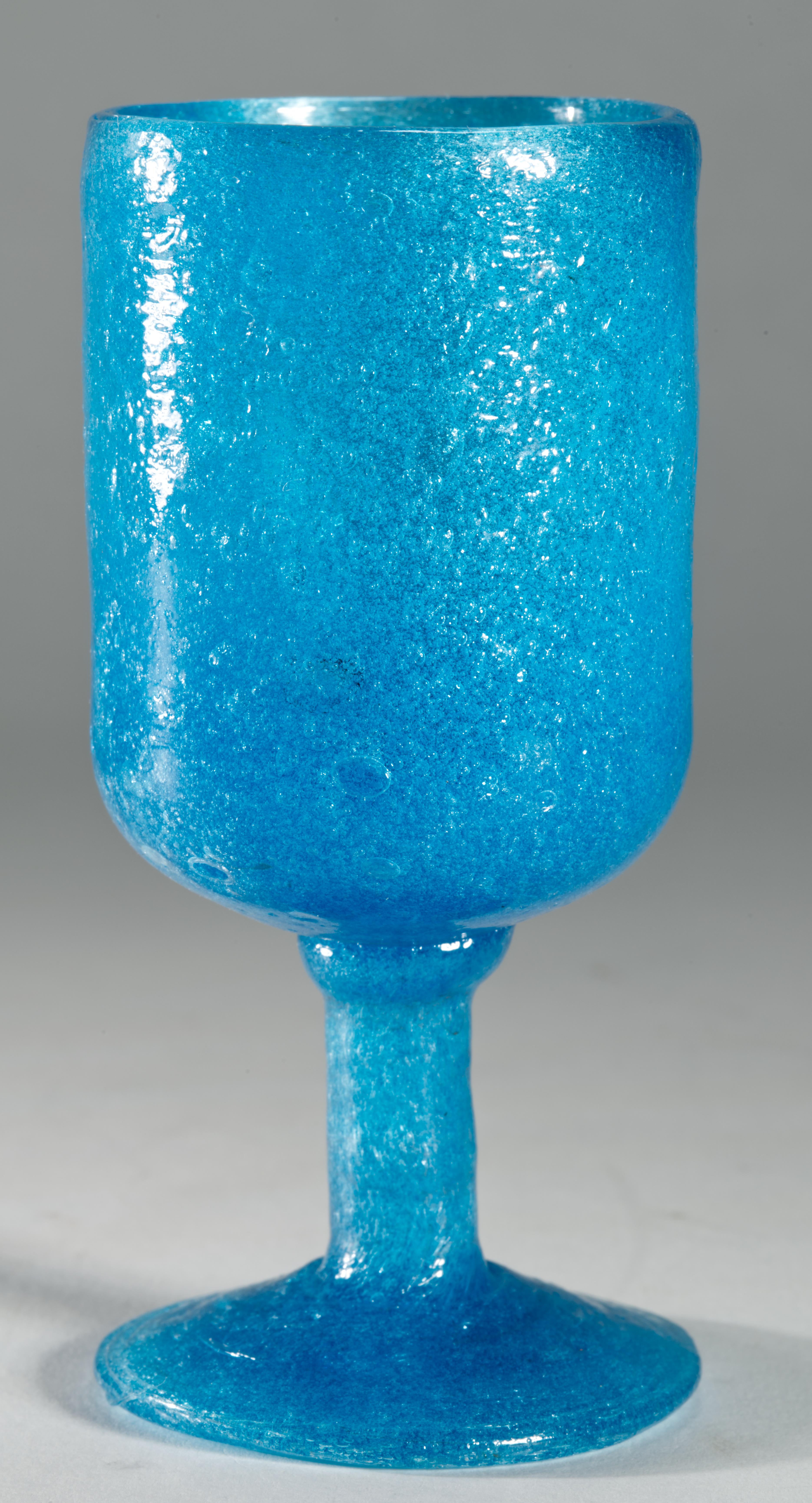 Mid-Century Modern Murano Pulegoso Blue Art Glass Decanter and 6 Footed Glasses For Sale