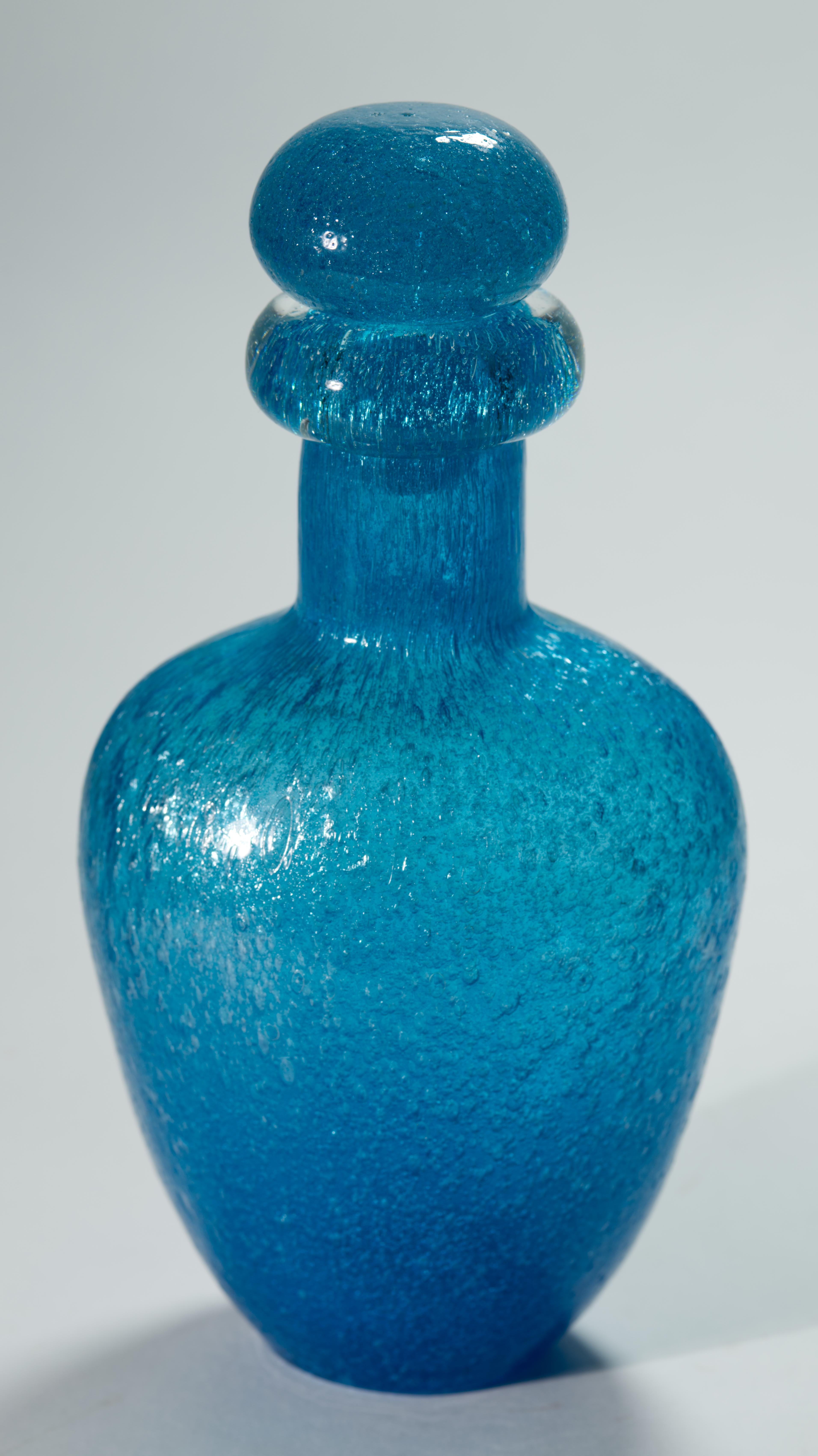 20th Century Murano Pulegoso Blue Art Glass Decanter and 6 Footed Glasses For Sale
