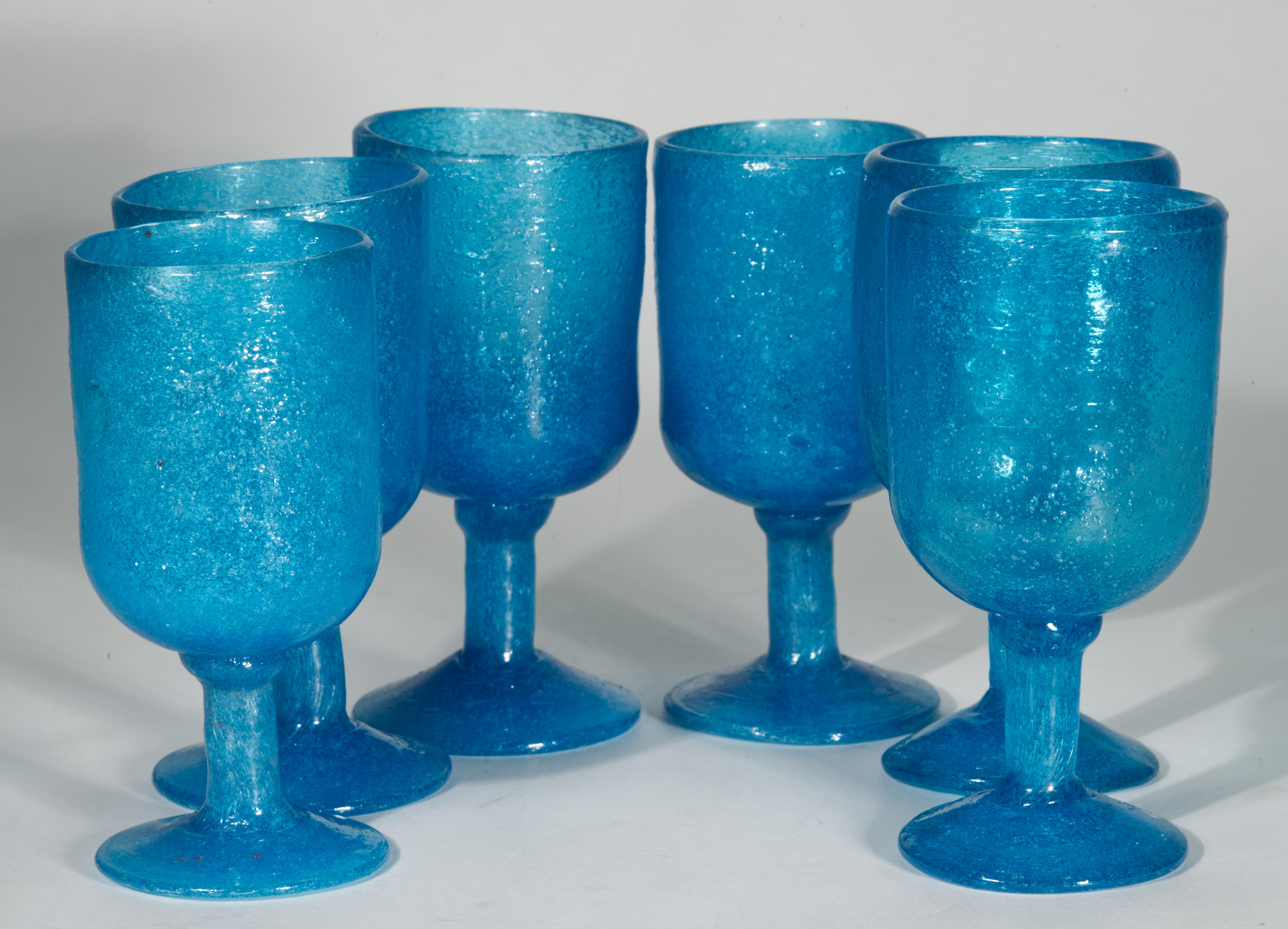 Murano Pulegoso Blue Art Glass Decanter and 6 Footed Glasses For Sale 2