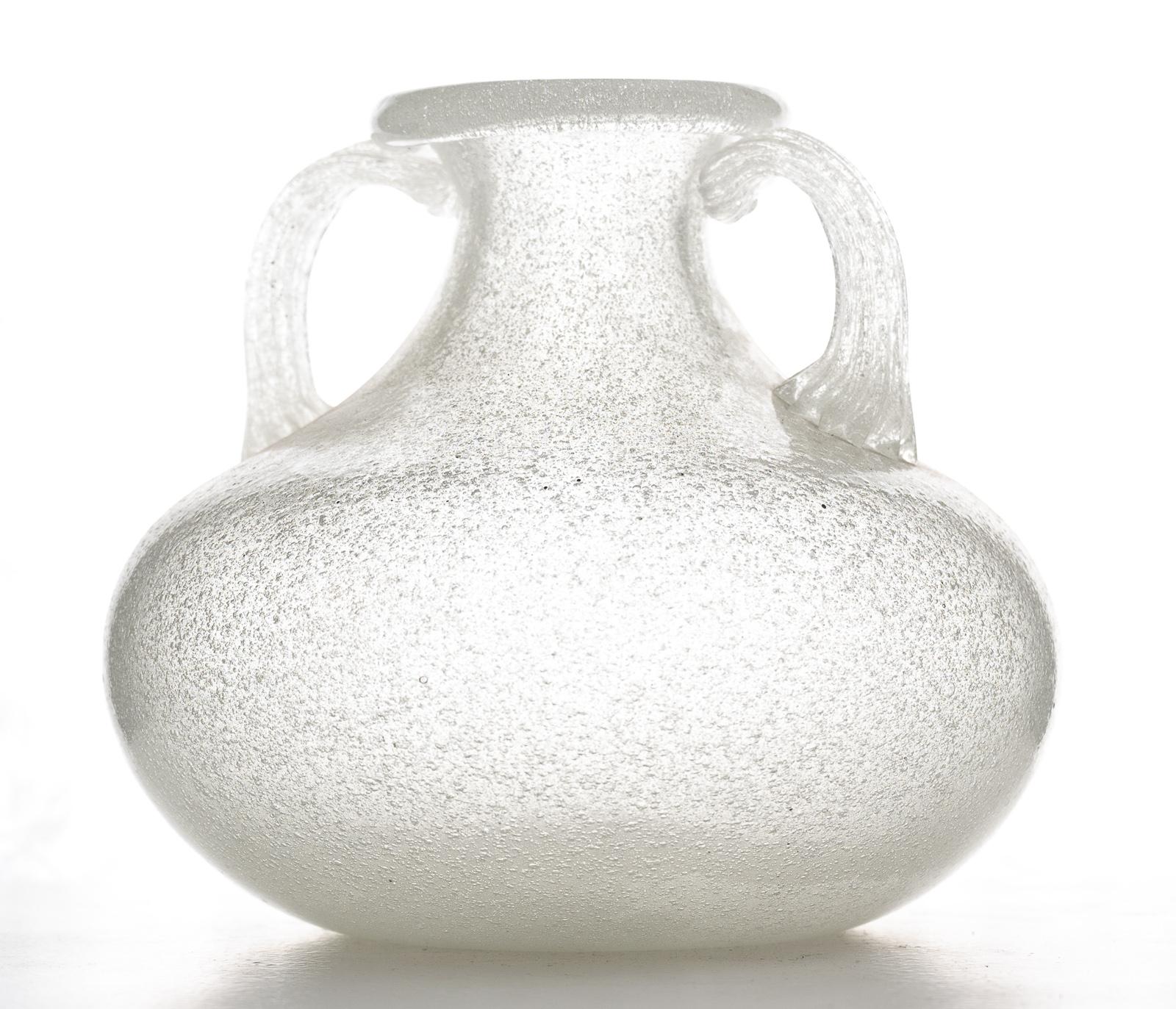 Murano Pulegoso Two-Handled Vase In Good Condition For Sale In Henley-on Thames, Oxfordshire