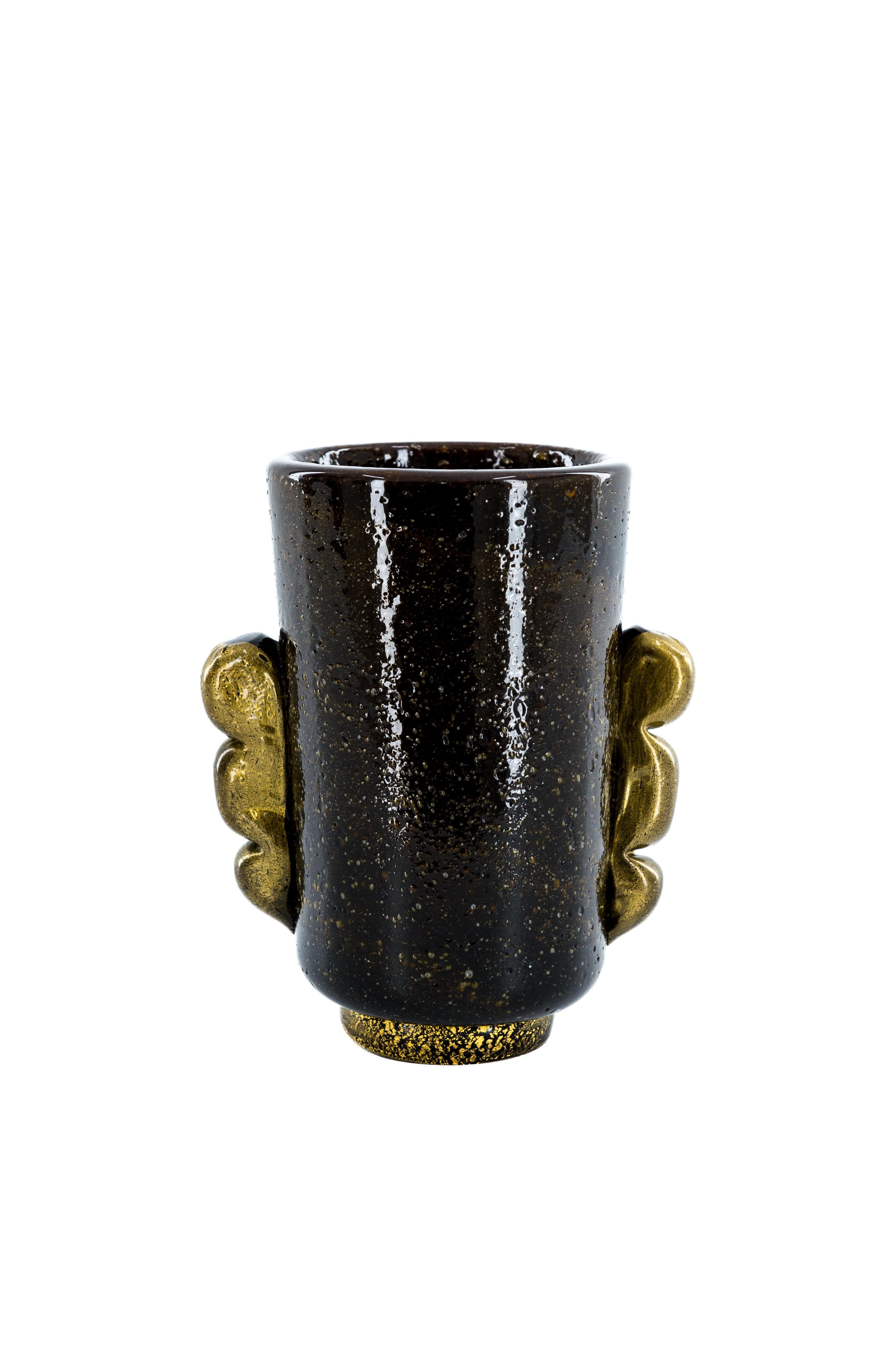 Italiano Vaso di Murano Pulegoso dalla tonalità intensa con accenti d'oro, artigianato italiano in vendita