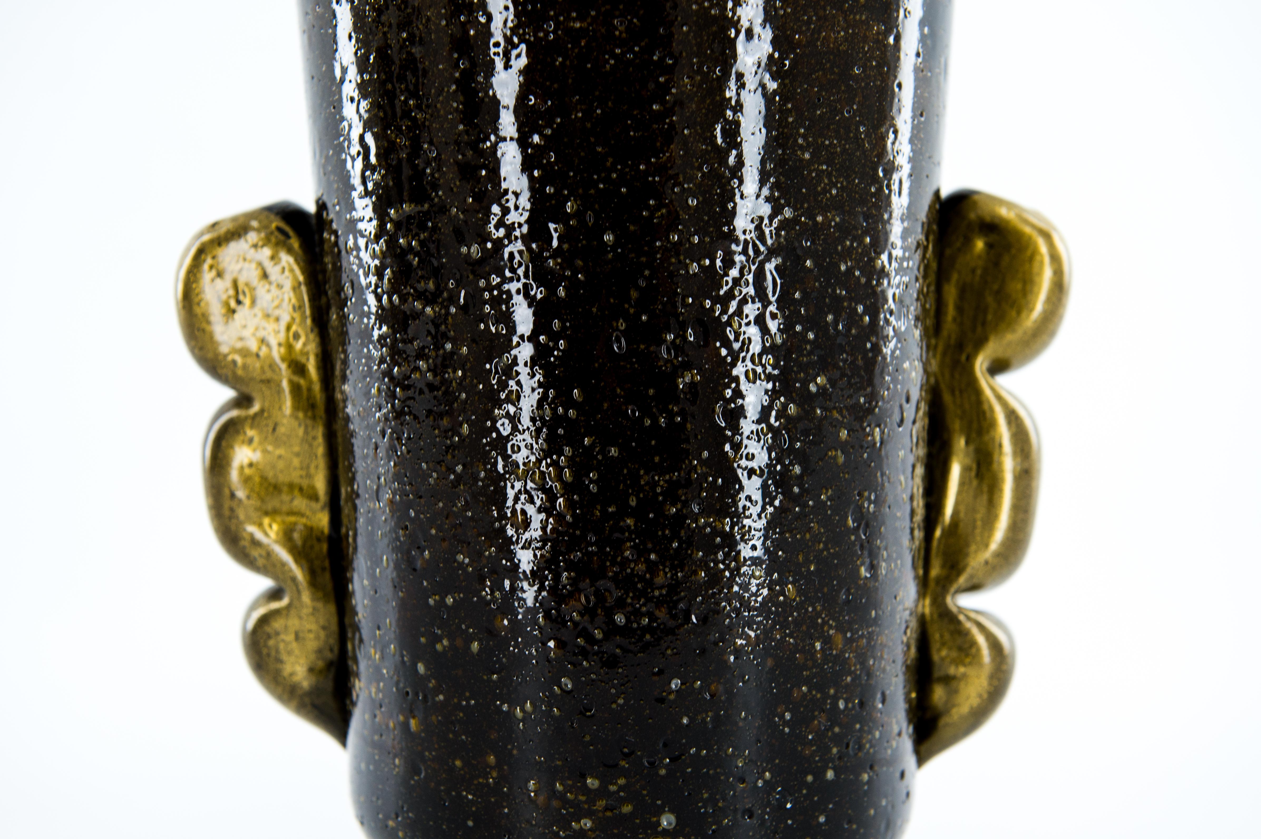 Vetro Vaso di Murano Pulegoso dalla tonalità intensa con accenti d'oro, artigianato italiano in vendita