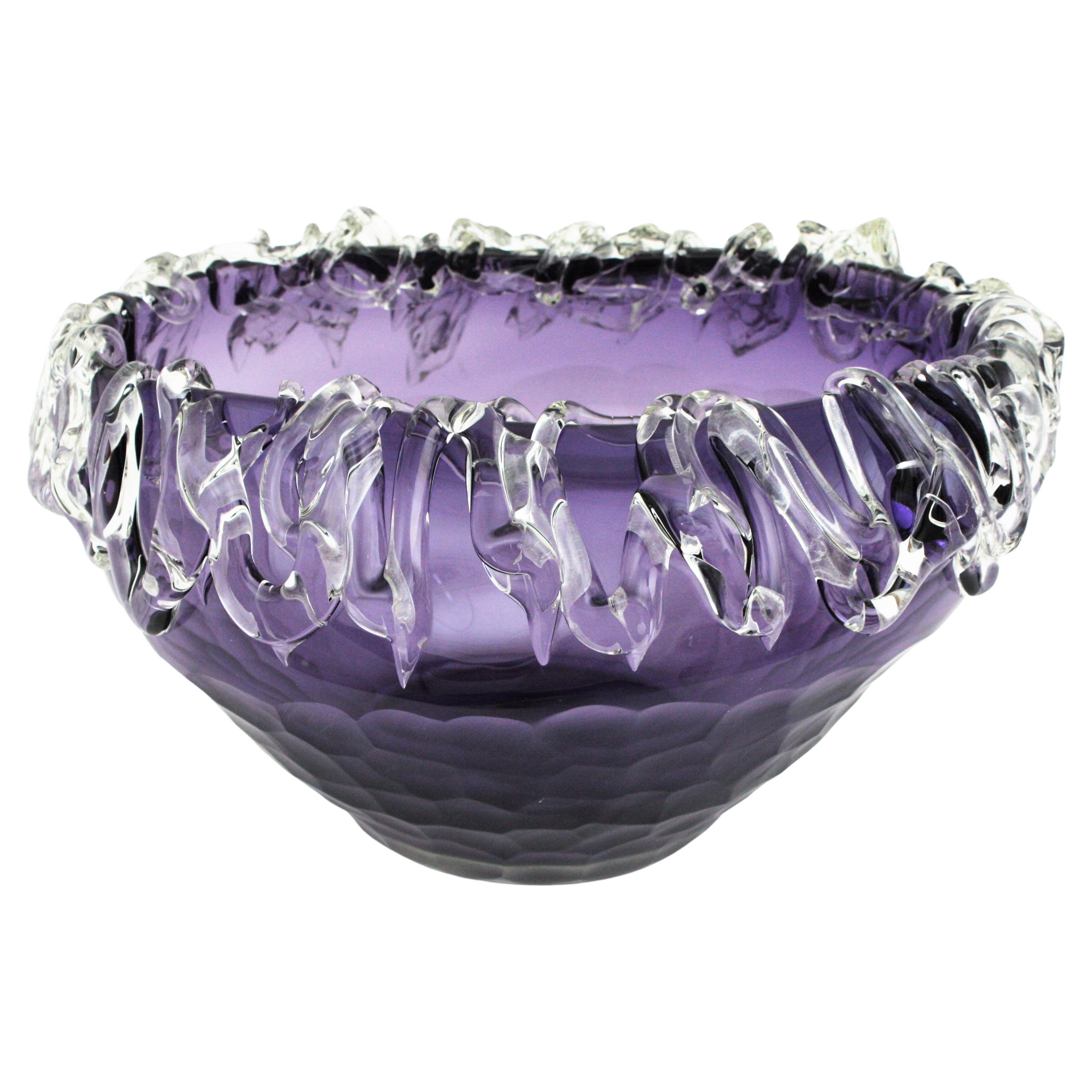 Tafelaufsatz-Schale aus lila Murano-Kunstglas mit appliziertem Klarglas