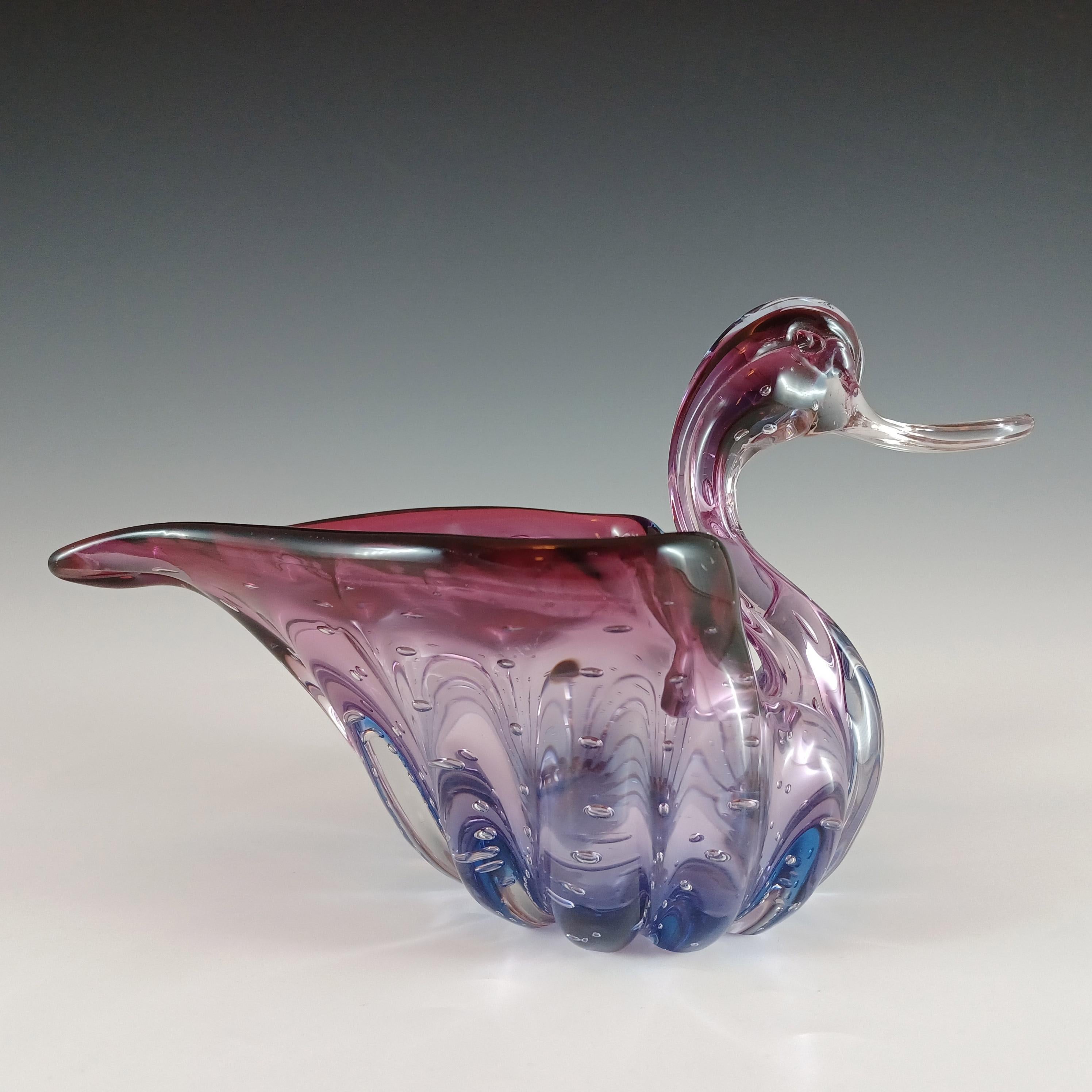 Mid-Century Modern Murano Glass Sommerso Bullicante Purple & Blue Glass Duck Bowl (bol à canard) en vente