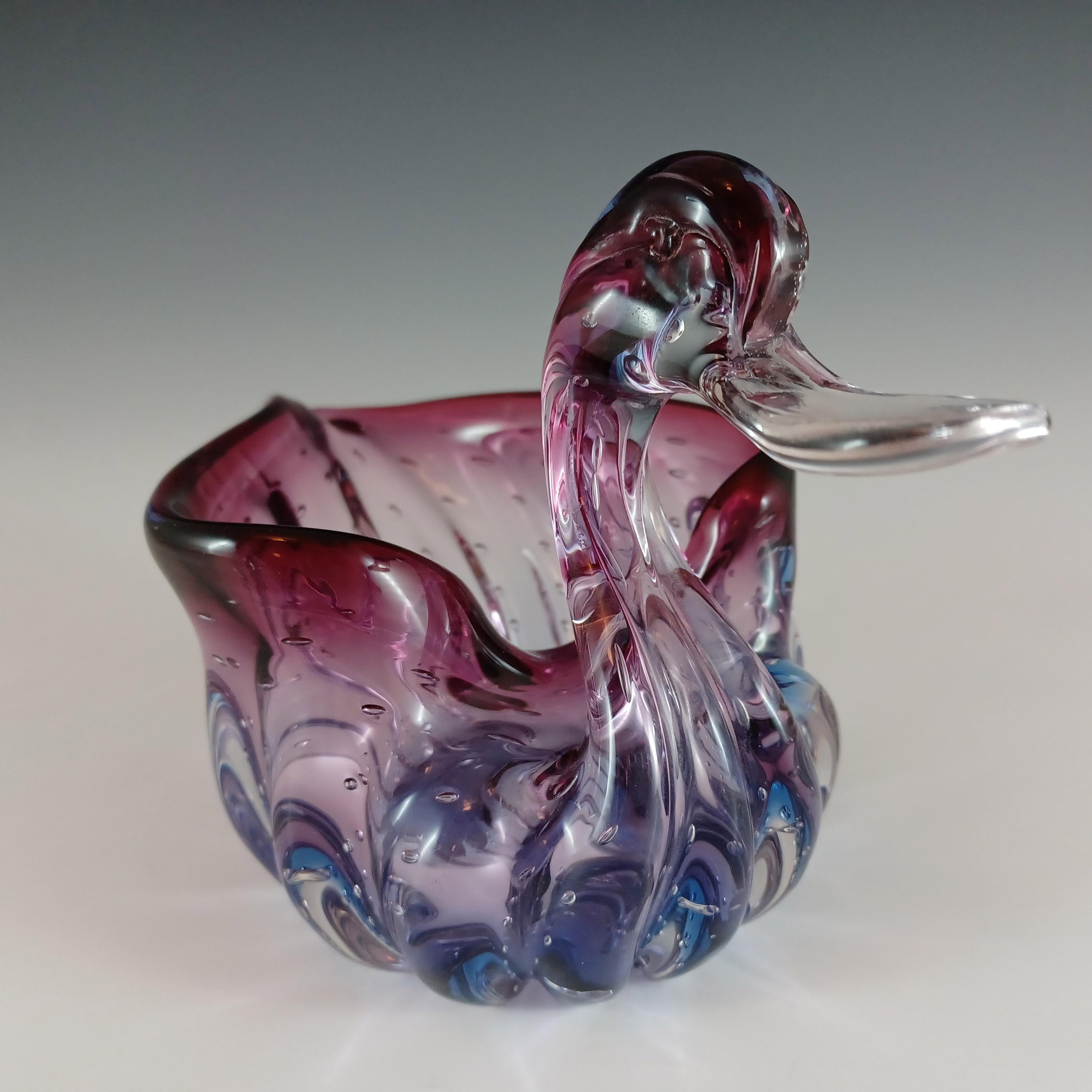 Milieu du XXe siècle Murano Glass Sommerso Bullicante Purple & Blue Glass Duck Bowl (bol à canard) en vente