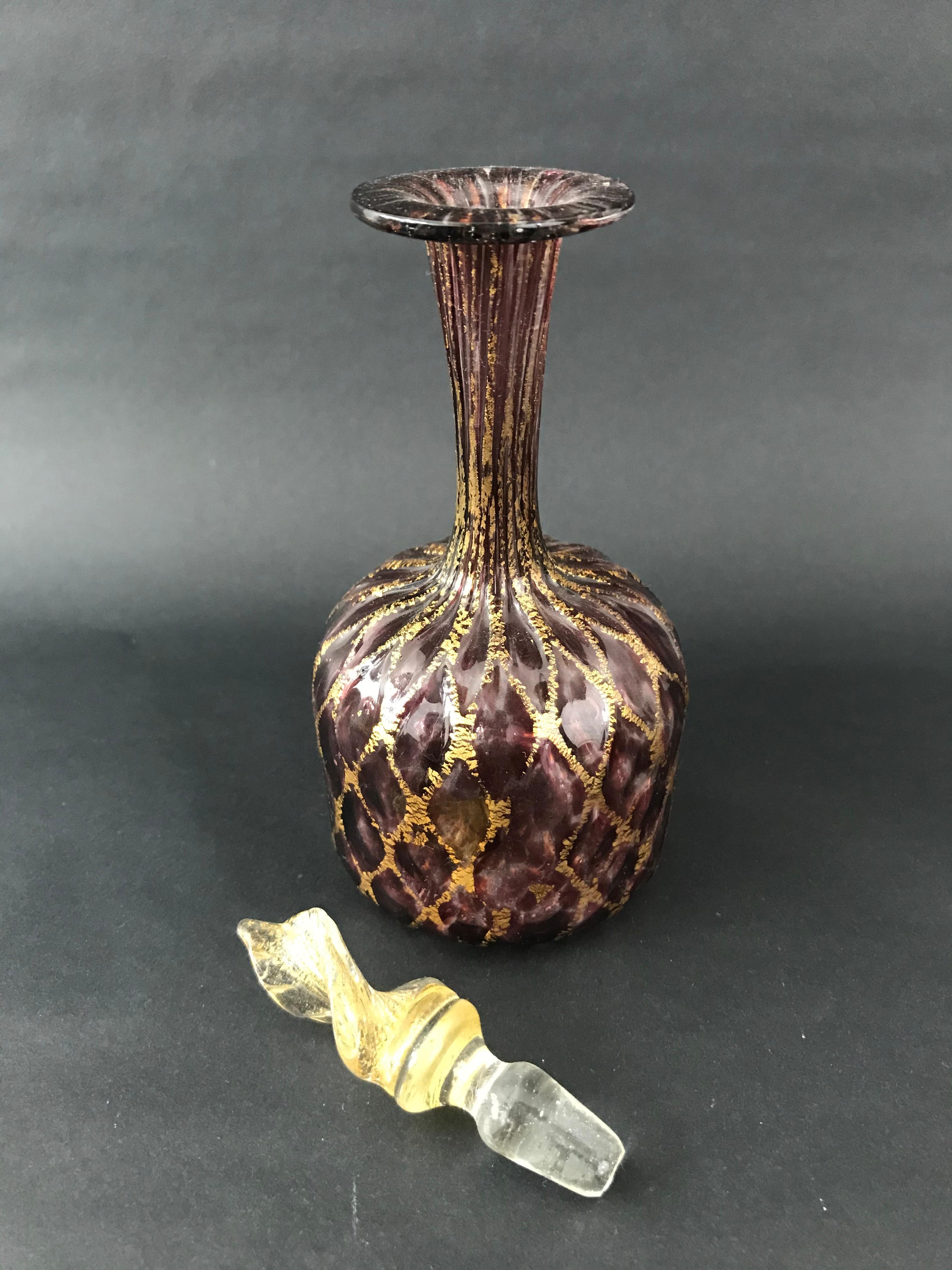 Murano Purple Glass Flacon with Gold Inclusion, circa 1900 In Good Condition In Beuzevillette, FR