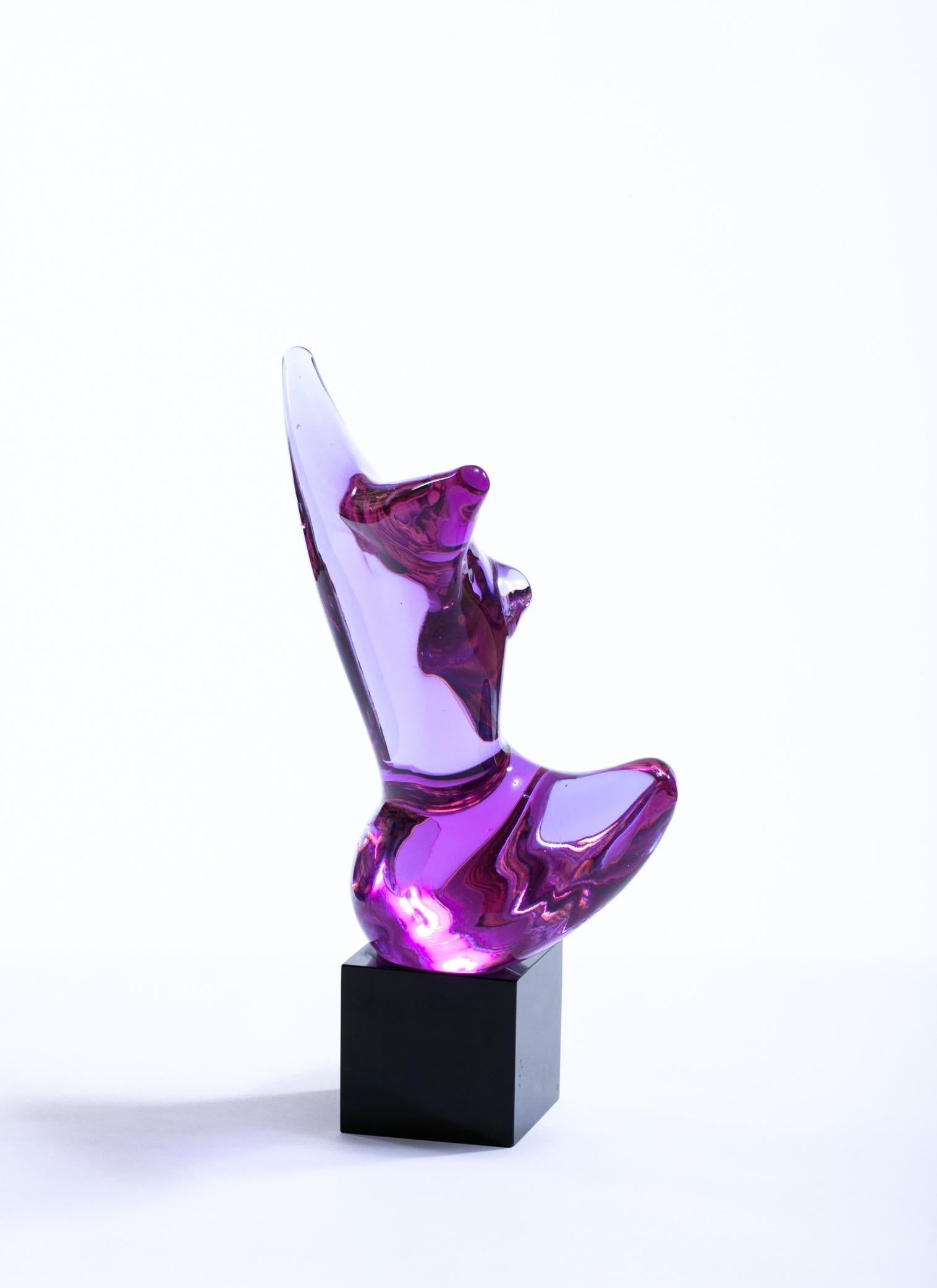 Fin du 20e siècle Sculpture de femme nue en verre de Murano violet, vers 1970 en vente