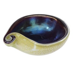 Ciotola con conchiglia vintage in vetro di Murano, viola e argento iridescente, Vintage Italian Glass