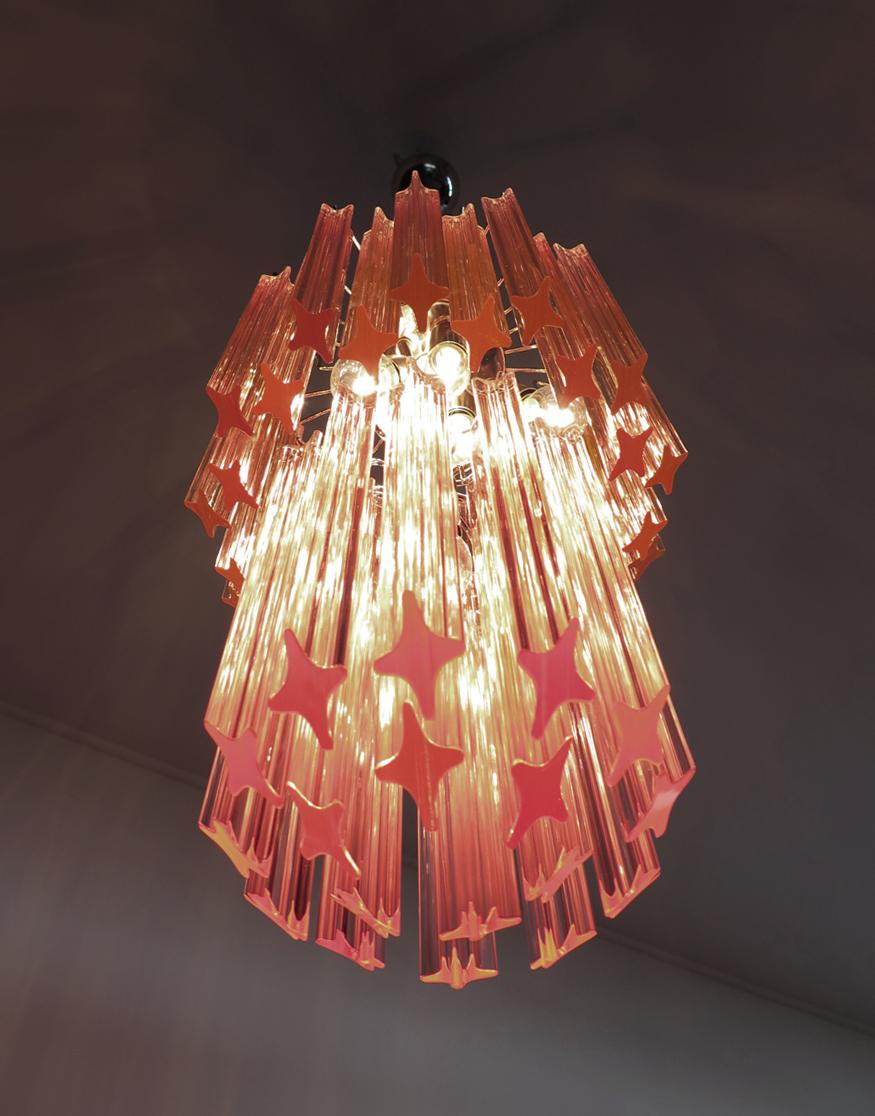 Lustre Quadriedri de Murano, 44 prismes roses en vente 4