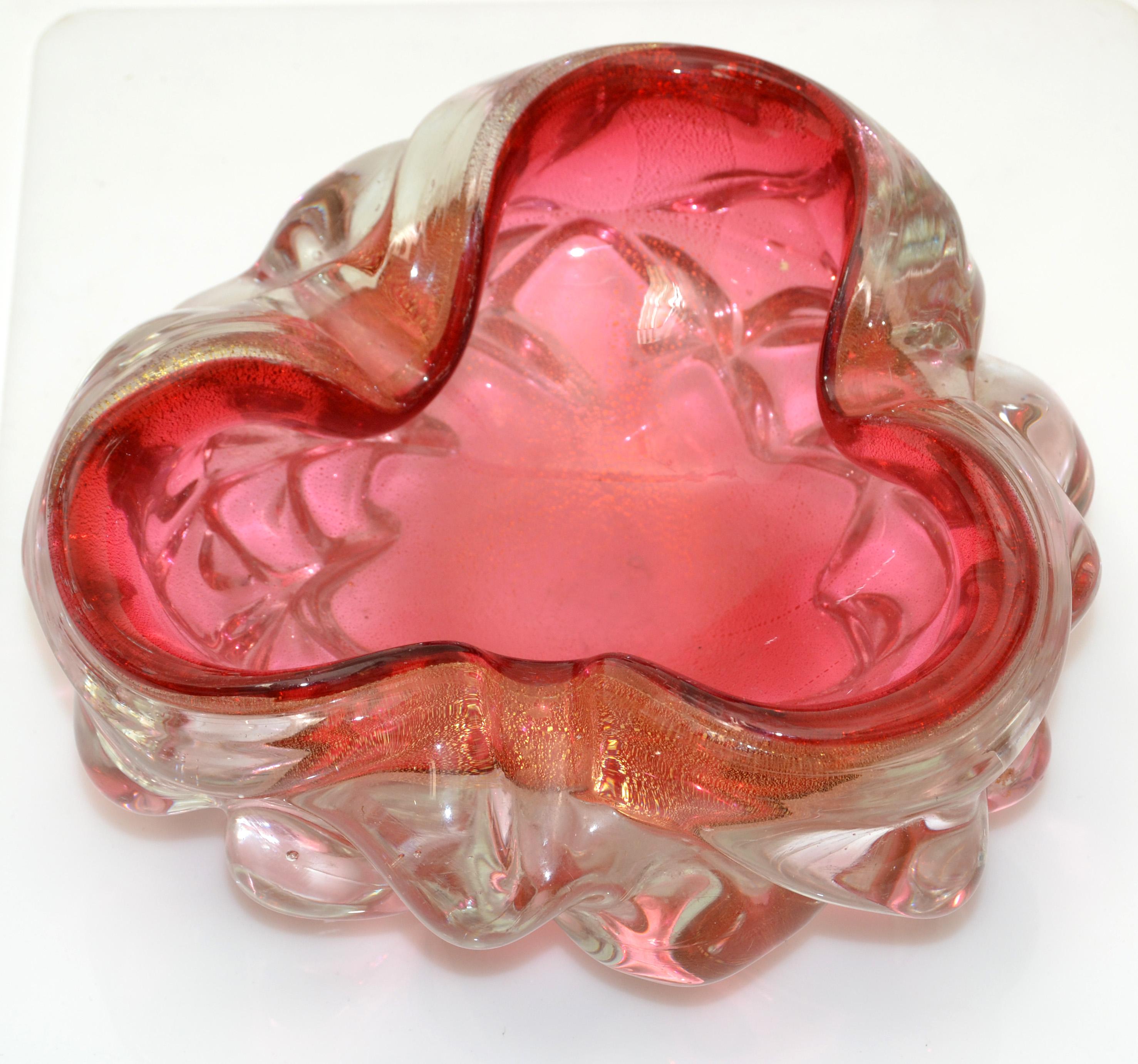 Murano blown art glass Bowl, Catchall or Vide-Poche in raspberry Glass and Clear Gold dusted glass made in Italy.
Mid-Century Modern triple cased unique glass art very elegant and practical.
This is a large and heavy Centerpiece.