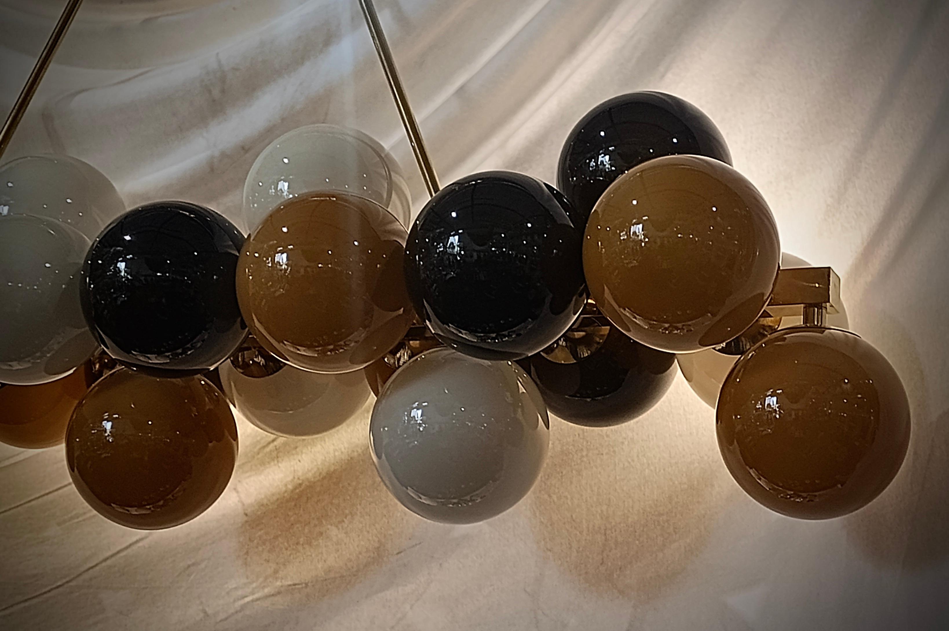 Italiano Lampadario e pendente rettangolare di Murano in vetro artistico nero oro e ottone, 2020 in vendita