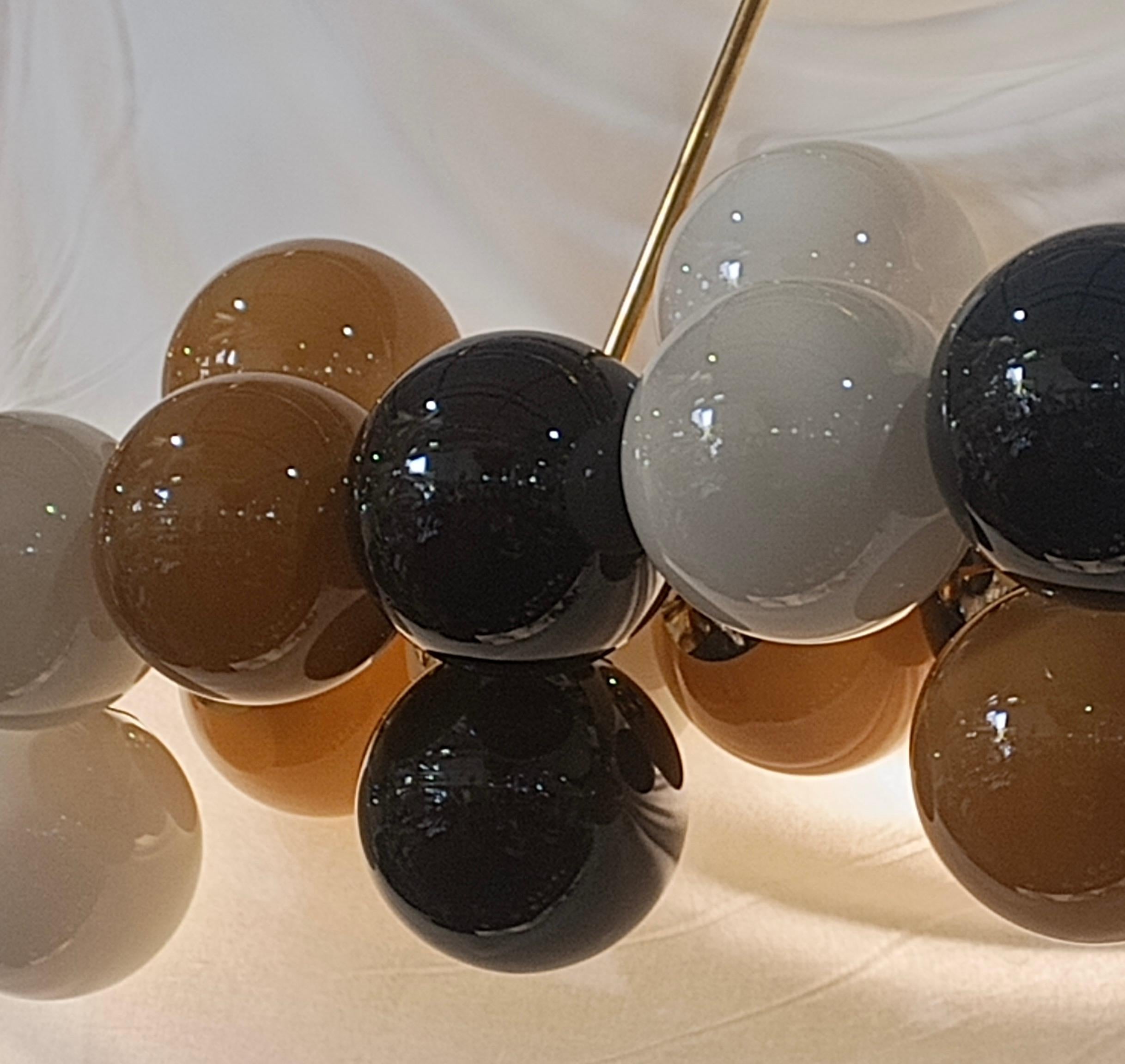 XXI secolo e contemporaneo Lampadario e pendente rettangolare di Murano in vetro artistico nero oro e ottone, 2020 in vendita