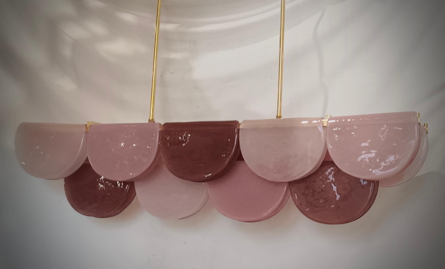 Mid-Century Modern Lustre et pendentif rectangulaire en verre d'art rose violet et laiton de Murano, 2020 en vente