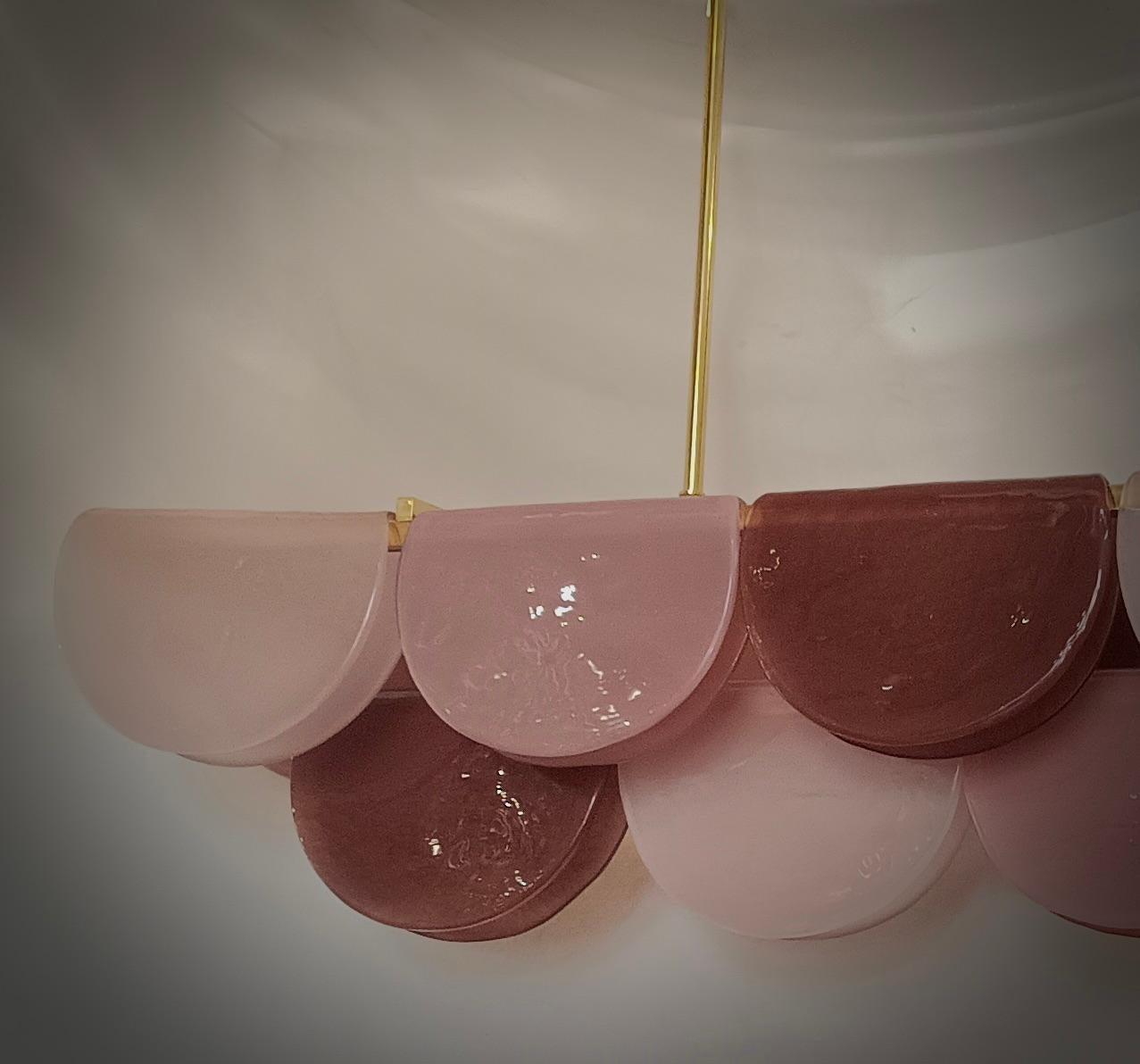 Lustre et pendentif rectangulaire en verre d'art rose violet et laiton de Murano, 2020 Bon état - En vente à Rome, IT