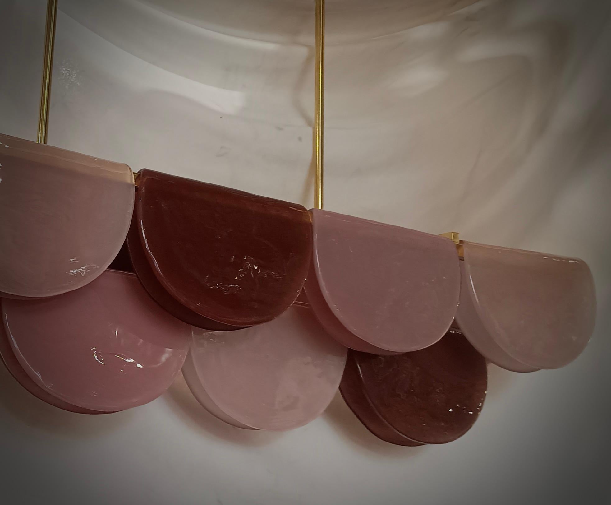 XXIe siècle et contemporain Lustre et pendentif rectangulaire en verre d'art rose violet et laiton de Murano, 2020 en vente