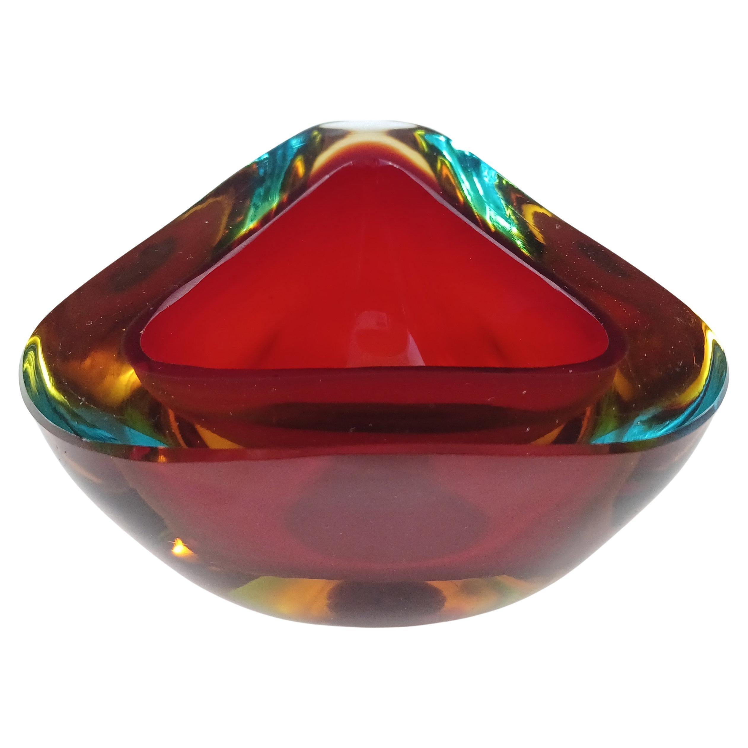 Ciotola triangolare con geode in vetro di Murano Red, Amber & Blue Sommerso
