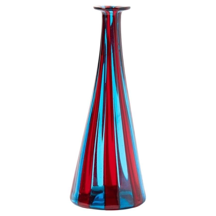 Vaso in vetro di Murano rosso e blu di Canne nello stile di Venini 1960 in vendita
