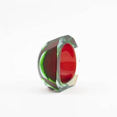 Cendrier ou bol en verre rouge et vert "Sommerso" de Murano