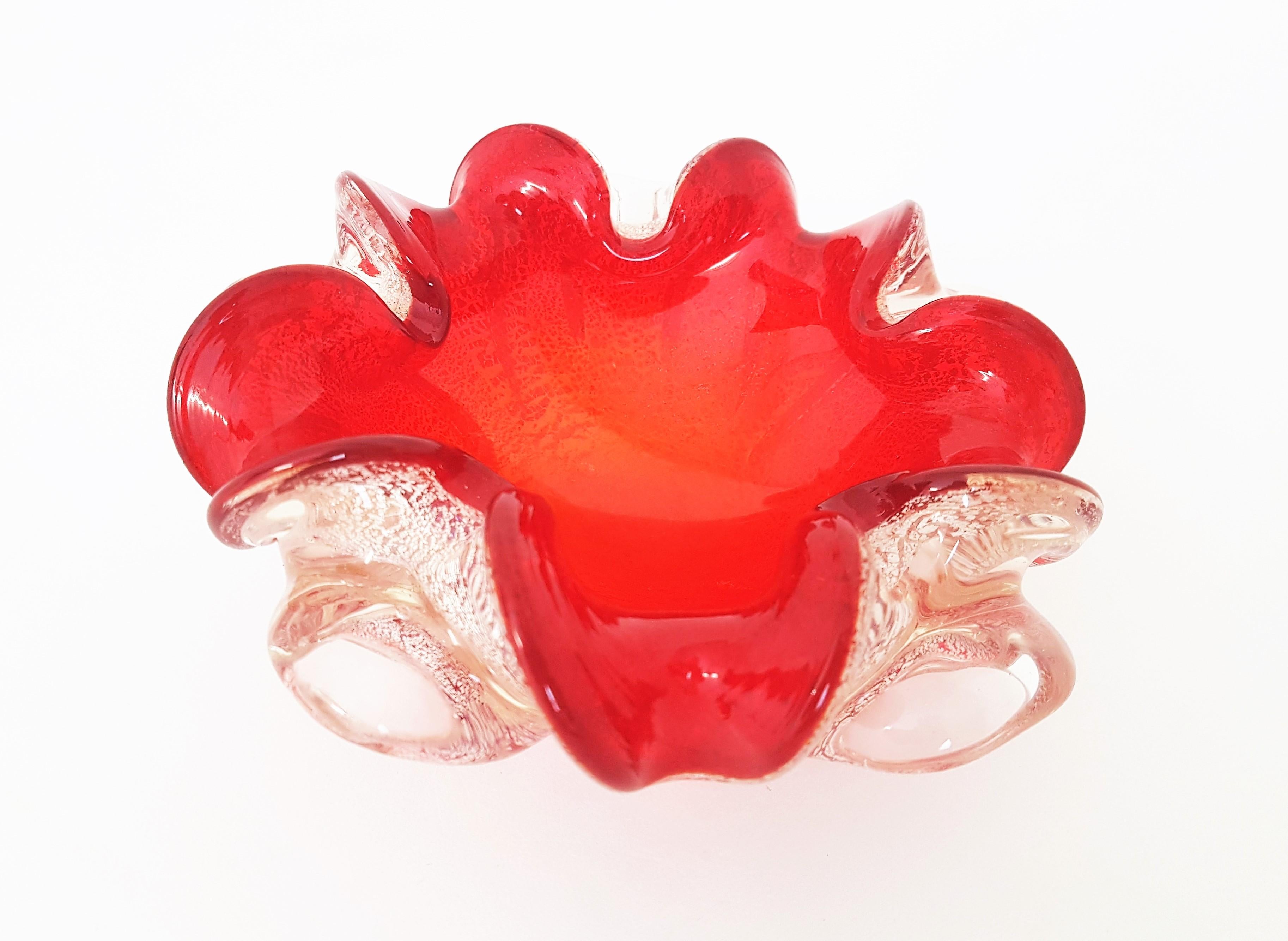 Murano Rot und Silber Flecken Kunstglas Blume Schale / Aschenbecher (Italienisch) im Angebot