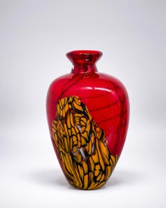 Vase en verre d'art rouge de Murano avec décor abstrait ambré et noir