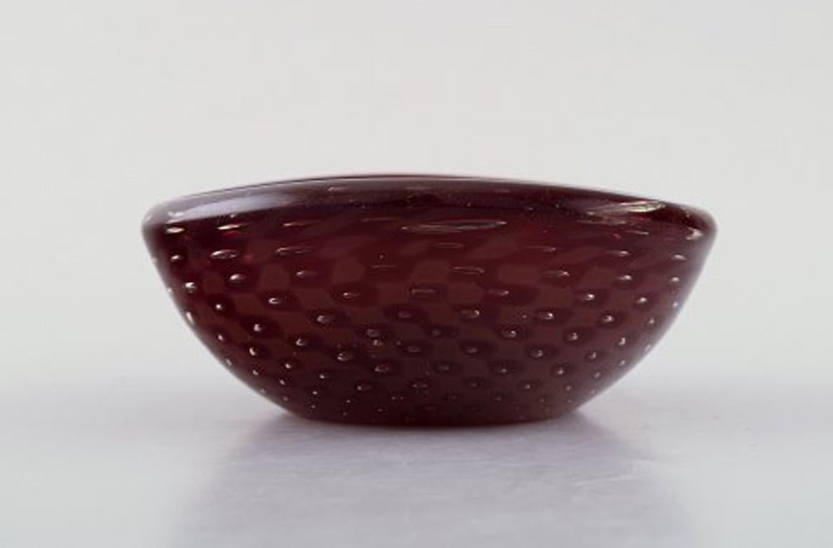 Murano, red bowl in mouth blown art glass, 1960s.
In perfect condition.
Measures: 11 x 4.5 cm.
Designed with bubbles in the glass mass.