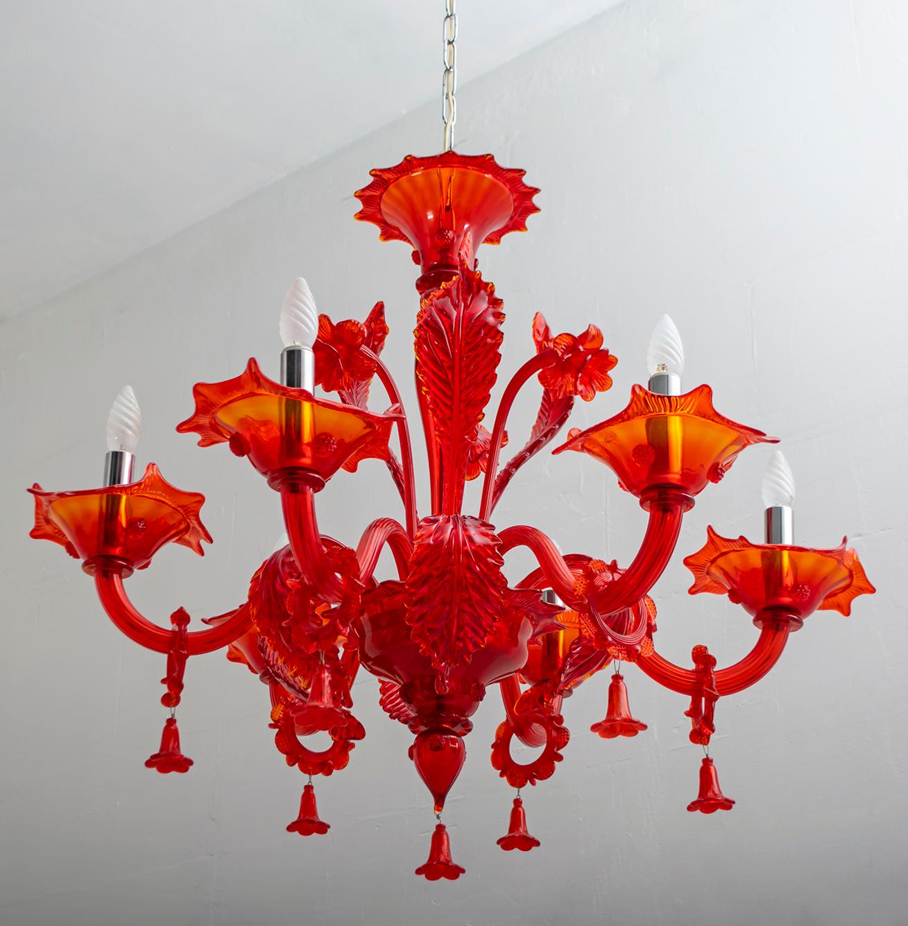 Produced by the historic Murano Company Sylcom in the 1980s.
Craftsmanship with mouth-blown glass.
Six lights chandelier, completely made by 