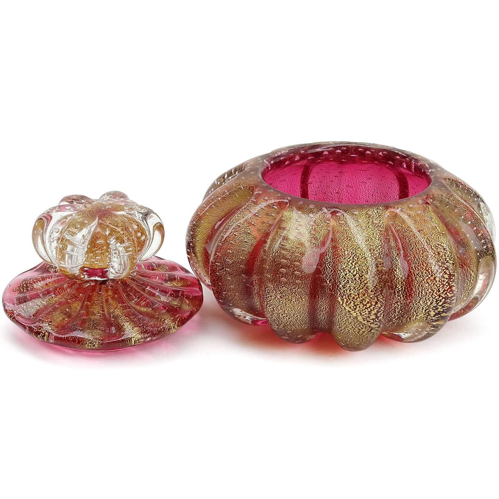 Beautiful vintage Murano hand blown red amethyst, gold flecks and controlled bubbles art glass powder or jewelry box. Attributed to the Barovier e Toso Company. The lidded jar has a ribbed surface, with tiny bubble 
