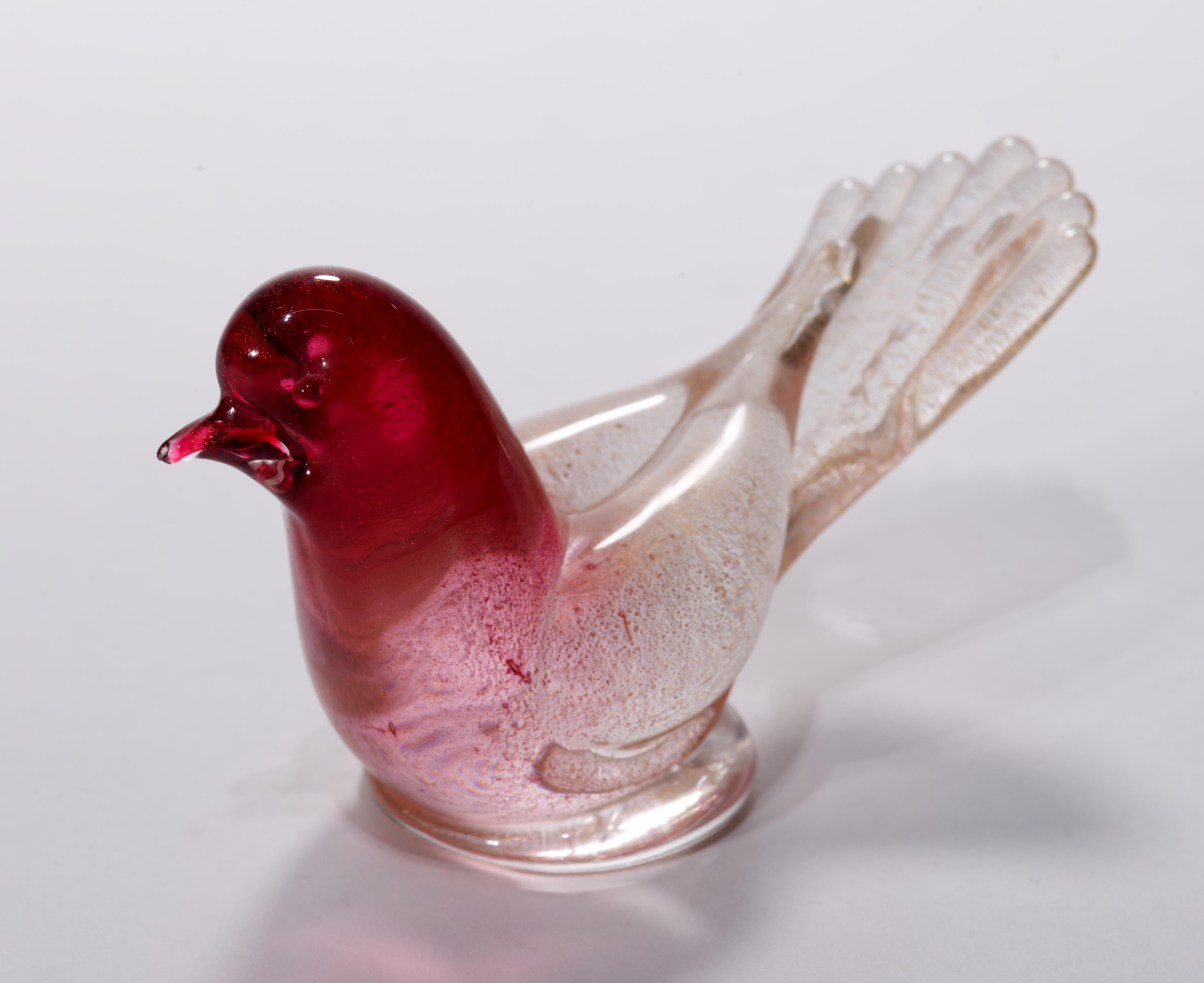 Mid-Century moderno Murano Red Gold Flecks Italian Art Glass Bird Sculpture attr Barbini Labeled in vendita