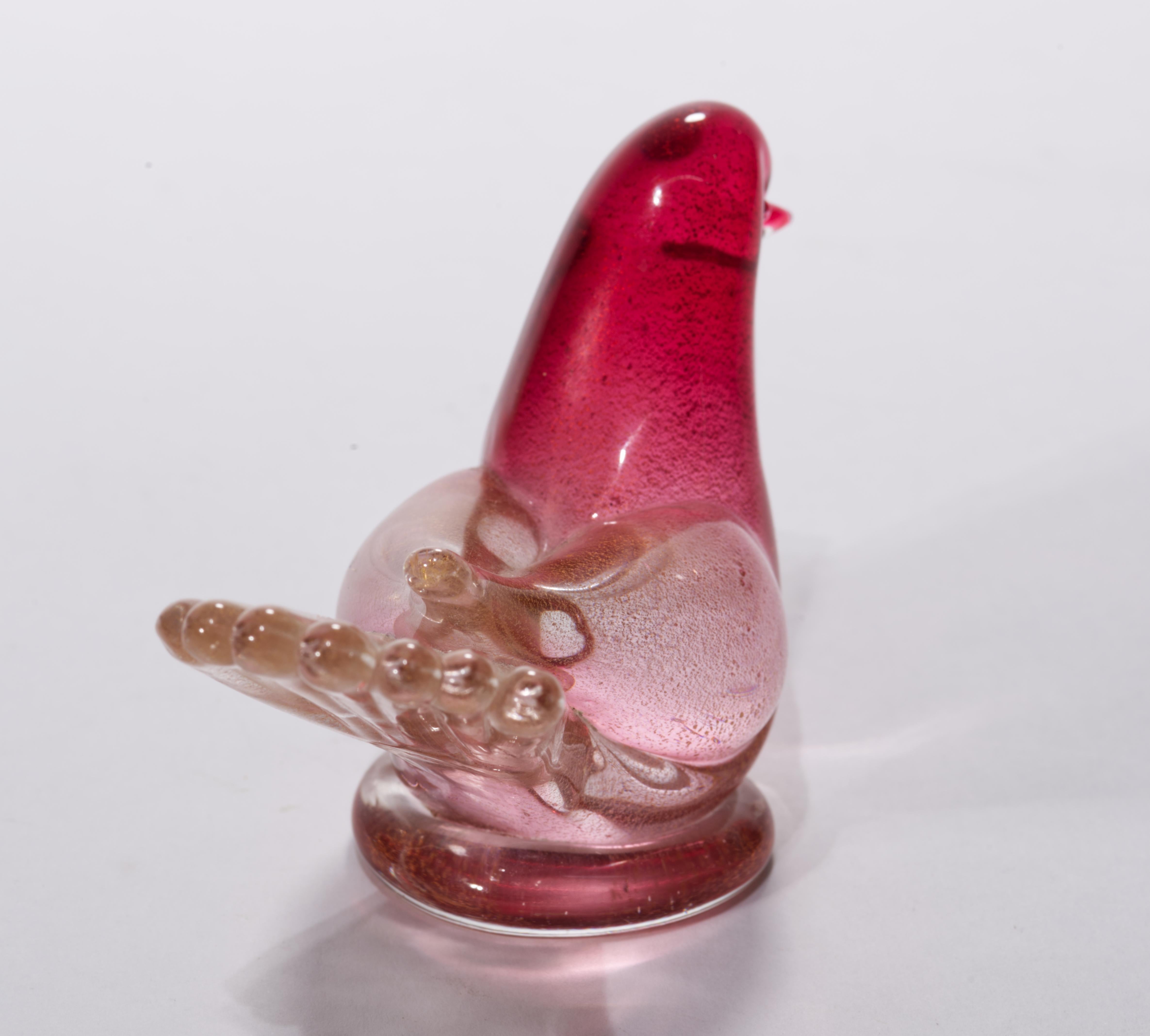 Italiano Murano Red Gold Flecks Italian Art Glass Bird Sculpture attr Barbini Labeled in vendita
