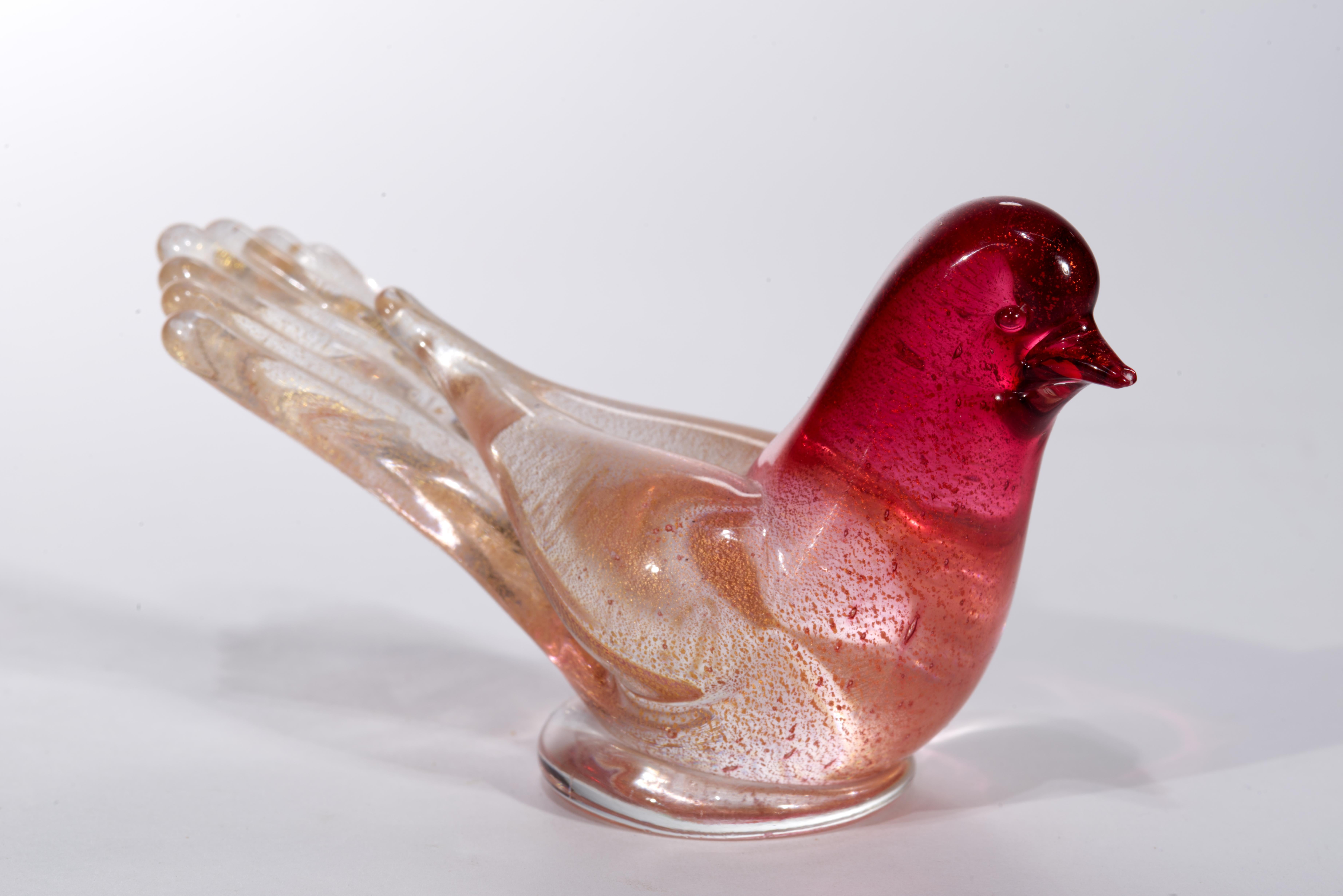 XX secolo Murano Red Gold Flecks Italian Art Glass Bird Sculpture attr Barbini Labeled in vendita