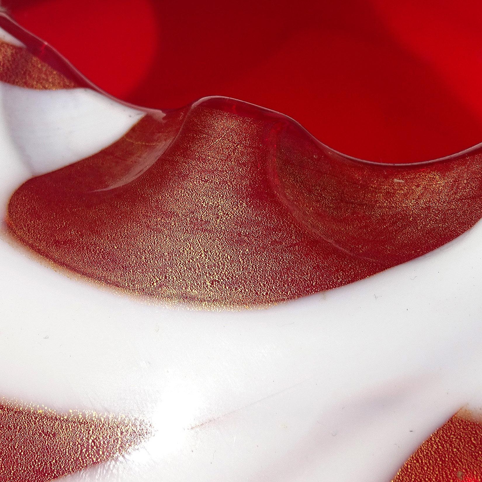 20th Century Murano Red Gold Flecks Pulled Feather Italian Art Glass Rose Bowl Flower Vase For Sale