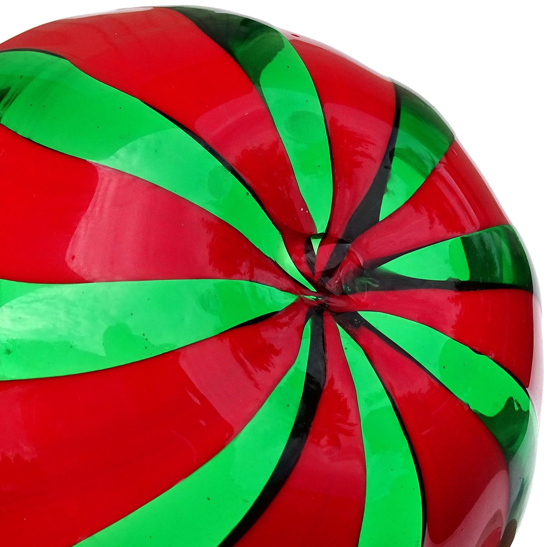 Murano Red Green Stripes Italian Art Glass Thin Decorative Vide Poche Dish Bowl In Good Condition For Sale In Kissimmee, FL