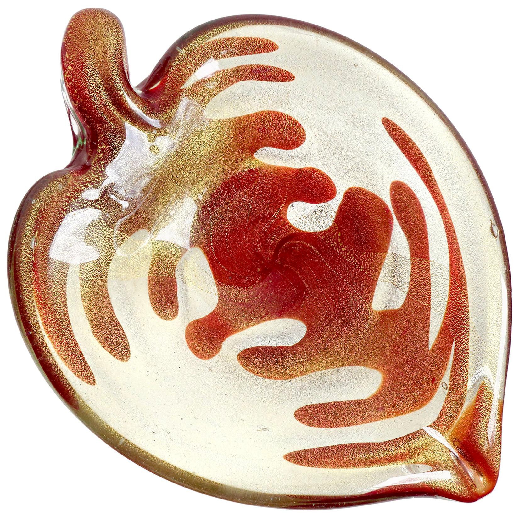 Italienische blattförmige Schale aus Muranoglas mit roten Herz- und Goldtupfen im Angebot