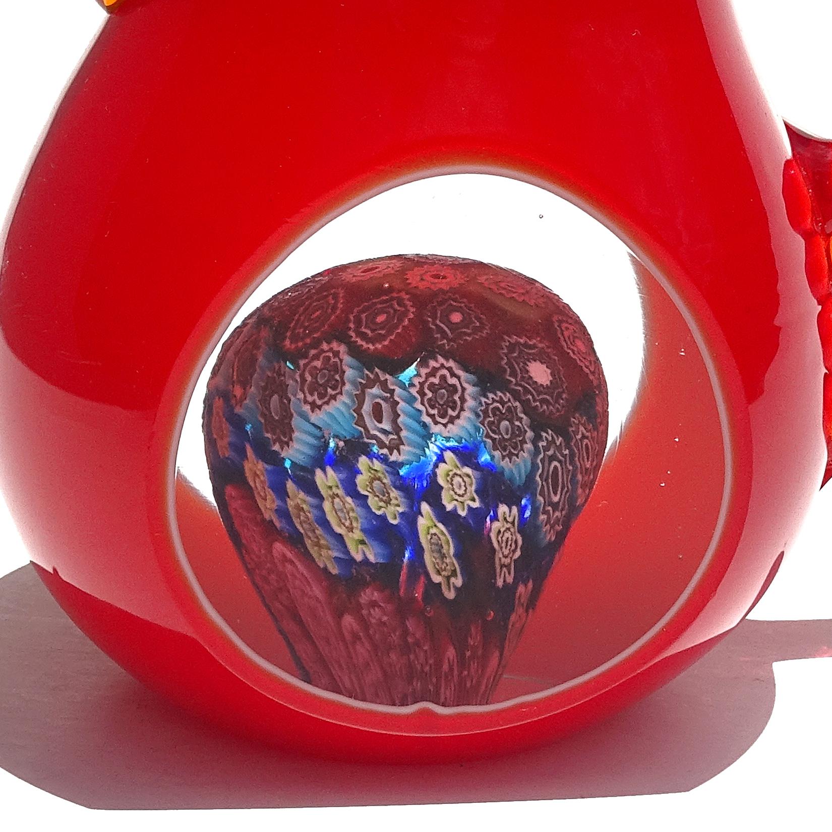 Verre Sculpture de coq italienne en verre de Murano rouge multicolore fleurs Millefiori en vente